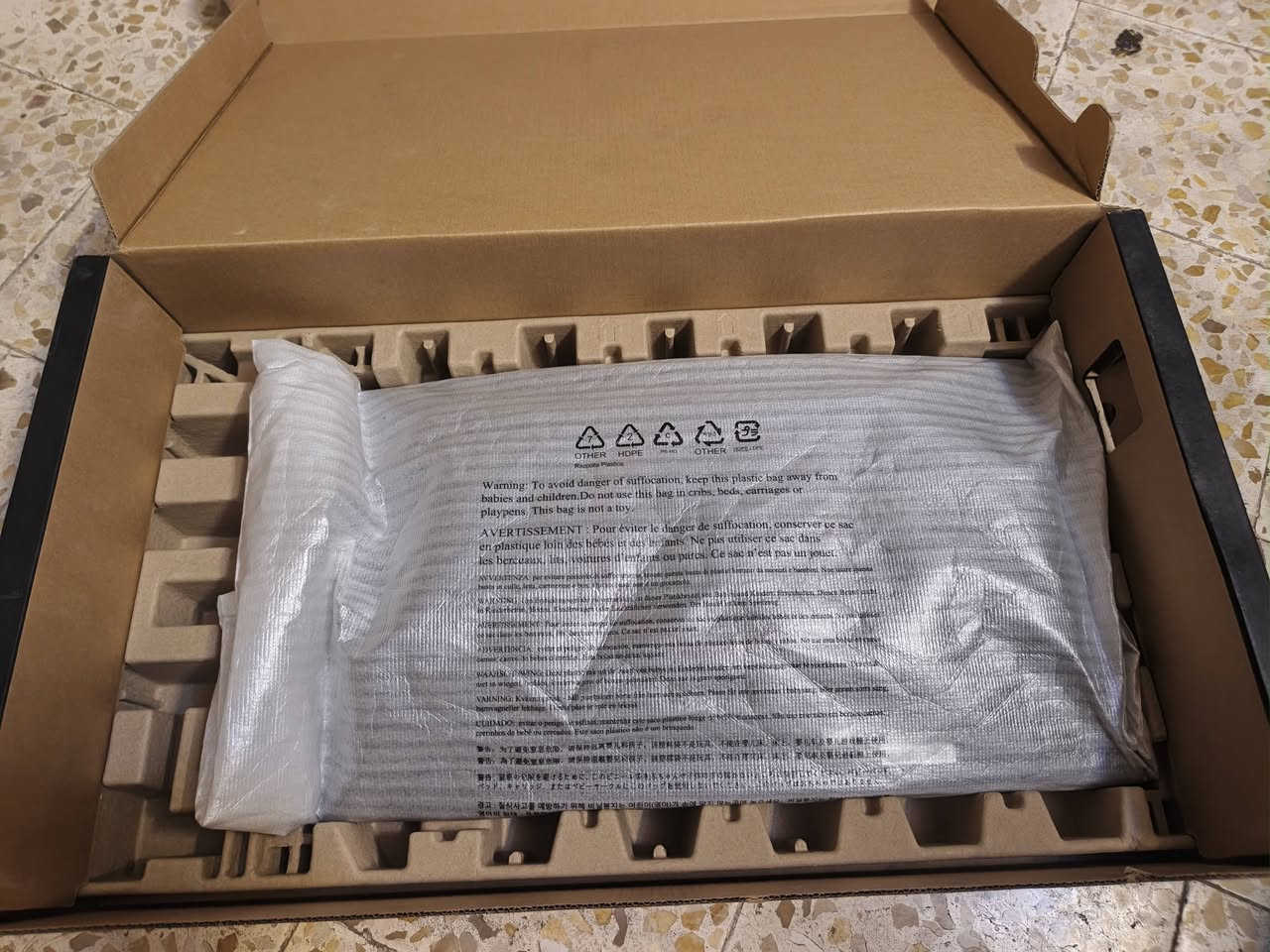 السلام عليكم
شاشه موديل 
aoc، c27g4z.
27
280 هرتز
1080
Fast va
Hdr10
سرعه الاستجابه 0.3
جي سينك 
شاشه جديده 100%
كامل اغراضه مع كل تفاصيله
السعر 220 الف ثابت 🔒
مكان بغداد البياع 
متواجد واتساب
***********
توصيل محافظات ماعندي
بغداد سهله
