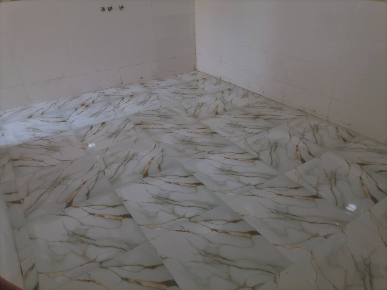 سلام عمل أرضية بورسلين ***********
