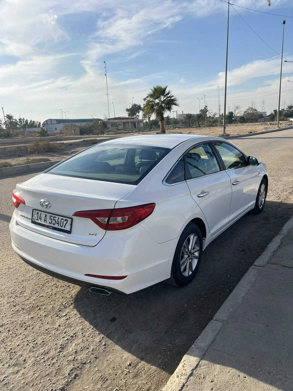 السلام عليكم سياره لبيع سوناتا وارد كوري مديل 2017 سياره كفاله عامه من كل شي منّ ضربه وصبغ وتبديل شخط وبارده سيارة فول موصفات  كشنات سترين  تدفئه  دخول ذكي صندوق عنده اقترب يفتح من واحد اشار ترحيب شاشه بلادي كامر خلفي نضام ايكو محرك وكير احجم 2000 خط واحد بلاد محرك برغي مامفتوح منه حالة الوكالة جاهز من كل شي حداد تبريد خمسة ويل كاب مآبي اي نقص رقم بصره بسمي سنويه جديد اهز اهم بعدهي مامخلص سعره 160 انتصل برقم هاتف *********** رجانا  اللي ما يعجبه لا يعلق ولا يتعب نفسه
