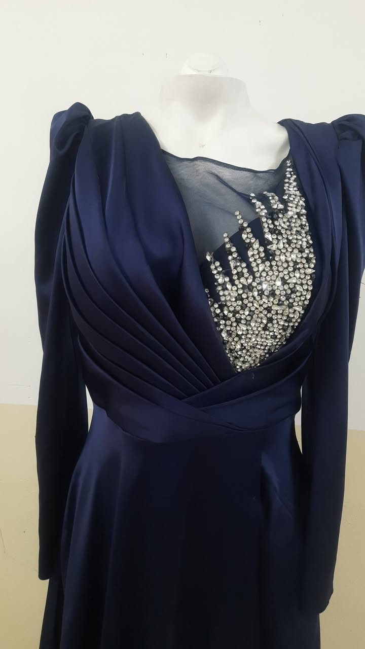 مرحبا 
هاي فساتين للبيع بأسعار مناسبه جدا واكو بعد هواية فساتين الي تحب تجي اهلا وسهلا 
العنوان برطلة 
رقم التلفون ***********
