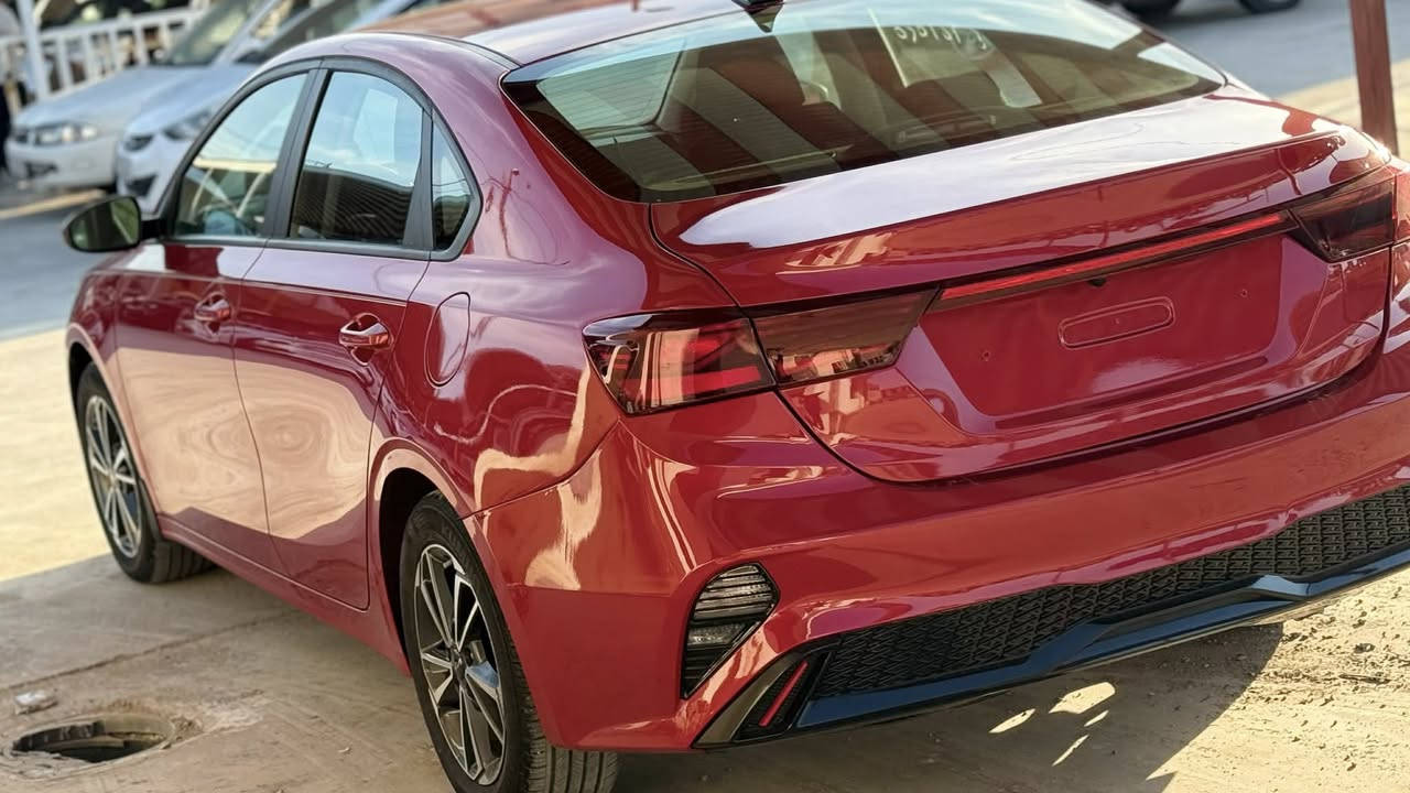 بسم الله السلام عليكم
كيا فورتي 23 

السياره مشايه 12الف 

مواصفات نص فول 

حادث السياره موجود بالصور قبق جنطه وشويه بالجاملغ 

السياره منفيس بسمي موجوده بغداد 

137 وبيه مجال شي بسيط 

*********** واتساب 

***********
