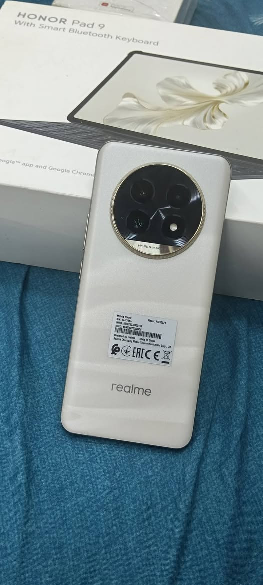 ريلمي 13 برو بلص ذاكرته 512 علما ان الجهاز من دون اي ملحقات وبشرط كفاله من العطل والتصليح زلغ مابي كامرا زووم 120 fps يعجز عن التفاصيل سعره 325 بي مجال عنوان بصره عويسان رقمي للتواصل ***********
