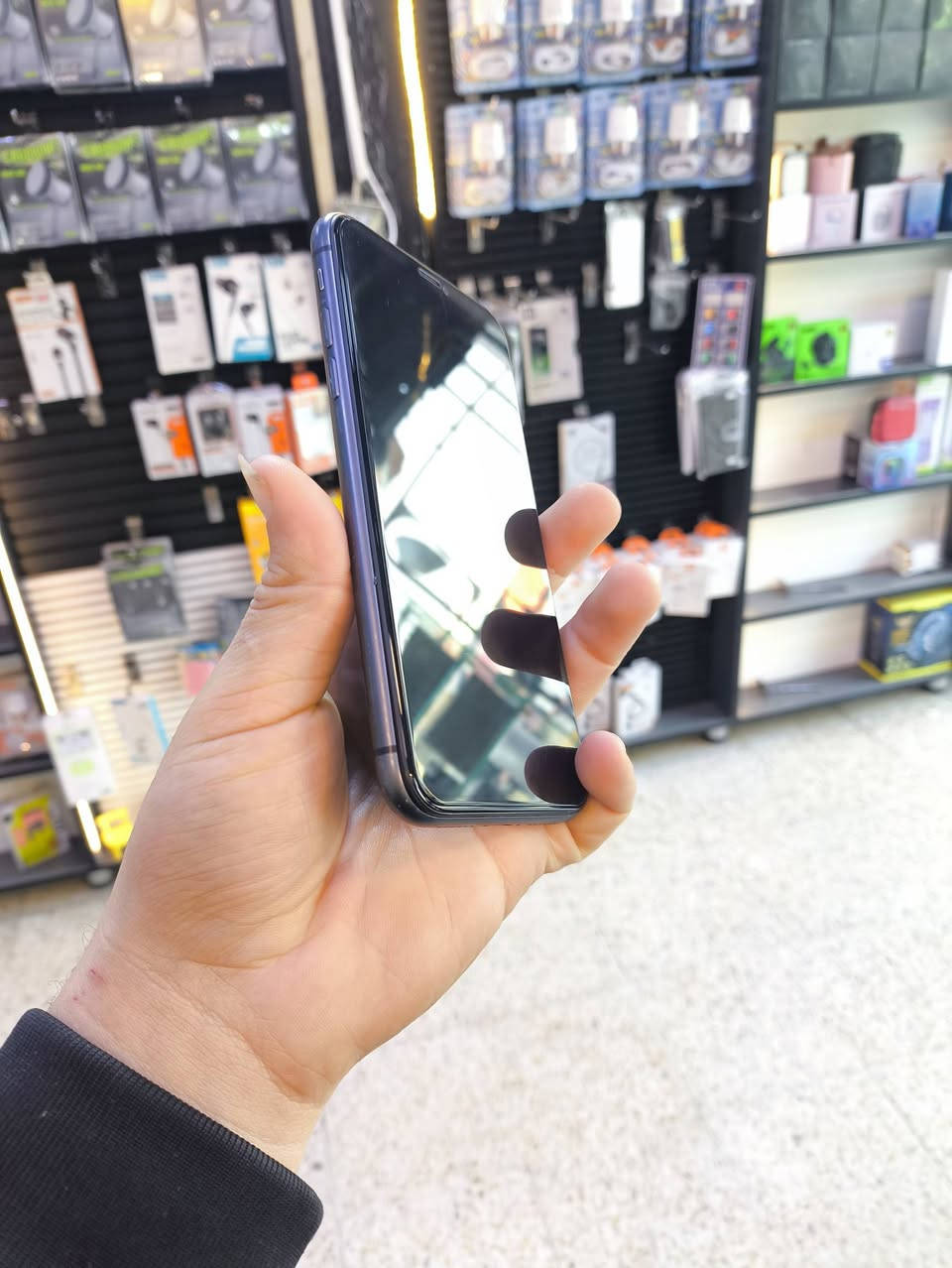 📱 ايفون 11 عادي
💾 ذاكرة: 64GB
🔋 البطارية: 100% (مستبدل أصلي)
✅ الجهاز شغال بالكامل بدون أي مشاكل
📶 تك سيم شغال طبيعي
📸 الكاميرات شغالة وتصويرها حيل حلو
🔊 الصوت واضح وقوي
📳 الهزازات شغالة طبيعي
🖥️ الشاشة أصلي ثلث خيارات (مستبدل)
❌ الفيس آيدي واكف
💰 السعر: 145 ألف قفلة
📍 الموقع: موصل – الأيسر
📞 التواصل: خاص أو اتصال مباشر
***********
