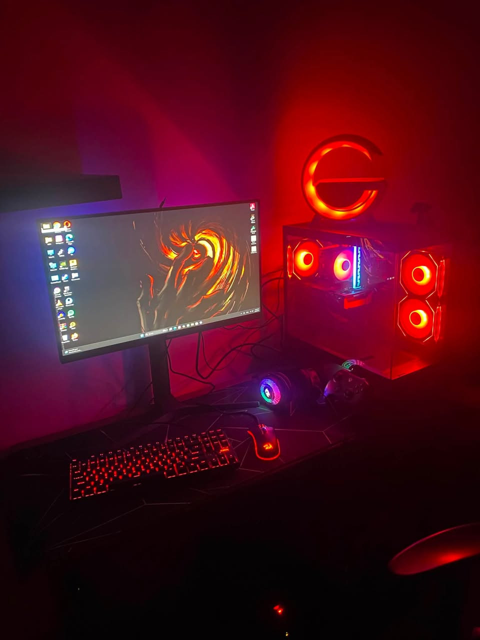 ⸻

🔥 للبيع PC Gaming Setup كامل بحالة ممتازة مع جميع الكارتونات والملحقات 🔥

المواصفات:

* 🎮 كرت شاشة: MSI GeForce RTX 5060 Ventus 2X OC
* ⚙️ المعالج: if15500F
* 🧠 الرام: 16GB DDR4
* 🖥️ اللوحة الأم: ASUS PRIME H610M-K D4 ARGB
* 🔋 مزود الطاقة: Thermalright TB 650W 80+ Bronze (ATX 3.0)
* ⌨️ كيبورد ميكانيكي: Stinger Hawk-Eye SK-400
* 🖱️ ماوس: Redragon Cobra M711
* 🖥️ شاشة Patriot
* 🎧 هيدسيت ريد دراكون
* 🎮 يد Xbox كيم سير
* 🖱️ ماوس باد Kunai
* 💡 كيس RGB مع مراوح وإضاءة ARGB.

:
✅ جميع الكارتونات الأصلية موجودة.
✅ جميع الملحقات موجودة.
✅ الجهاز نظيف جدًا وجاهز للاستخدام مباشرة.
✅ مناسب للألعاب الحديثة، التصميم، والمونتاج.
✅ سبب البيع: عدم الاستعمال

💰 السعر: مليون وسبعمية و بي مجال

📩 للتواصل خاص.
***********
⸻
