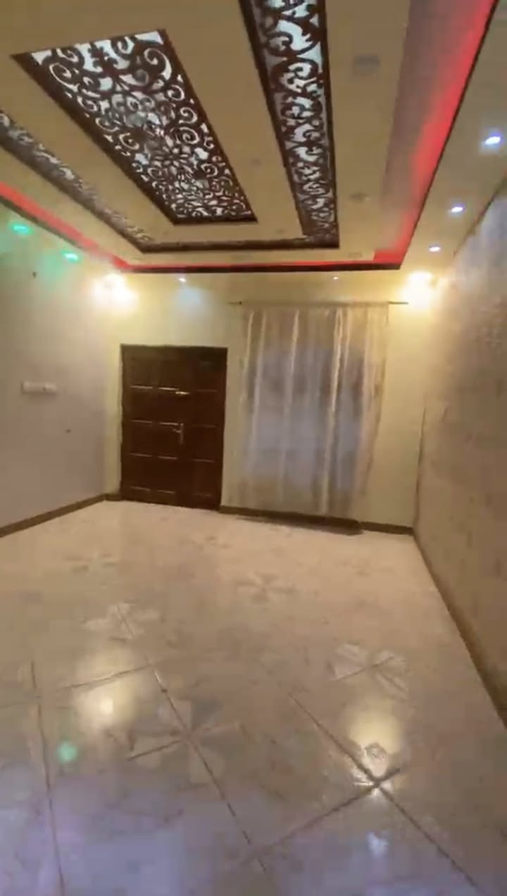 الايجار بيت طابقين الجمعيات2
3غرف+صاله+ستقبال+كراج مطبخ صحيات
وبسعر900الف ***********
