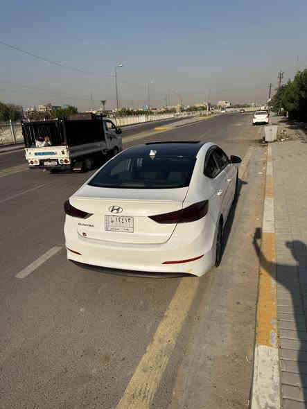 السلام عليكم ورحمة الله وبركاته 
اعتذر عن الاطالة مقدماً 🩶

هيونداي النترا 2017 وارد امريكي 
اللون ابيض. ماشيه (101820) ميل 

محرك 2000 دوش بلادي ممفتوح وخير من الله 
كير ATM نعمه من الله بلادي وممفتوح
صدر نظيف 
باتري جديد مصارله اسبوع 
تخم تاير بحاله جيده 
منظومة ماء وبانزين وبريك كله جديد واصلي 

فول مواصفات 

شاشه وكامره خلفيه
بصمة تشغيل 
بصمة ابواب 2 امامي 
فتحة بالقماره طكتين 
تدفئه بالكشنات الاماميه 
كشن السايق كهرباء 
درايف مود 3 وضعيات قياده (ايكو-نورمال-سبورت)
مانع انزلاق 
تبريد مناخ منفصل ( جهة السايق وحد وجهة الصدر وحد ) 
تحكم ستيرن جهتين 

حادثها خلفي جنطه هاي بره وهنا بالعراق صار بيها بارد بالجاملغ الخلفي جوه قبق البانزين كد شبر وصور الحادث موجوده ع واتساب راسلني 

رقم بغداد مشروع وطني بأسمنه تحويل ثاني يوم 

السعر: 131 ورقه وبي مجال 

عليها غرامات مليون و550 الف تنزل من سعرها 

مكاني بغداد الشعله 

رقمي *********** بي واتساب هم
