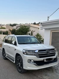 لاندكروزر VXS • V8 5.7 • ١٥٥ الف كم