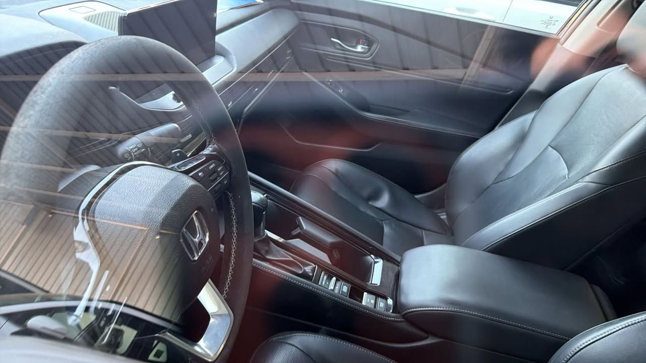 السلام عليكم ...

شباب اليدور فوووول ومناسب 👇

هوندا أكورد 2023 (تورنك / فل كامل / 2.0 هايبرد) 🚗  🔥 أعلى فئة 🔥

• محرك 2.0 هايبرد (بنزين + كهرباء) 

• شاشة كبيرة + Apple CarPlay & Android Auto

• نظام صوتي Boos 🔊

• فتحة سقف 🌤

• مقاعد تدفئة وتبريد امامي + الخلفي تدفئة 

• تحكم كهربائي بالمقاعد + ميموري للسائق

• تشغيل بصمة + دخول ذكي (بصمة أبواب)

• رادار أمامي + رادار جانبي +رادار خلفي 

•كاميرا خلفية متعددة الزوايا 

• حساسات أمامي وخلفي + • شحن لاسلكي 📱

• إضاءة LED أمامي وخلفي

📊 ماشيه 56 ألف كيلو متر 

💰 السعر: 195 وبيها مجال

‏ملاحظة حادث بنيد راس شاصي يمنه بدايه مسحوب 

***********

📍زيد الجبوري
