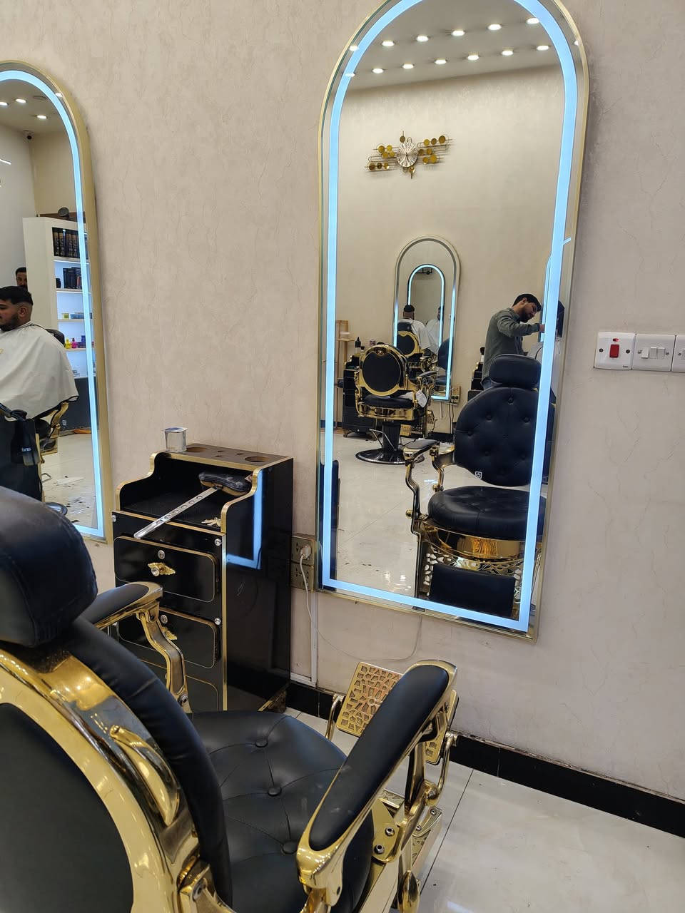 غراض للبيع بعده كله اخو جديد
مكان بغداد بياع 
6 مرايات و6كراسي
6كومديات


**إذا كنت صاحب هذا الإعلان وتريد حذفه لأي سبب، رجاءا أرسل رسالة إلى الدعم الفني**