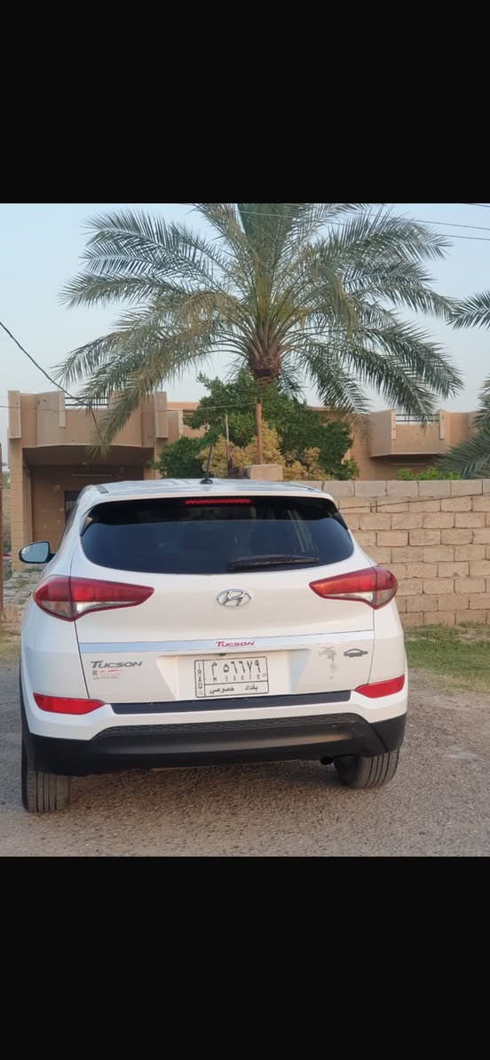 السلام عليكم ورحمة الله وبركاته 
للبيع سيارة توسان ٢٠١٧ وارد امريكي 
ابيض اللون 
الضرر بنيد فقط.
السعر١٦٥ 
العنوان/بغداد /الدورة
رقم الهاتف/***********
