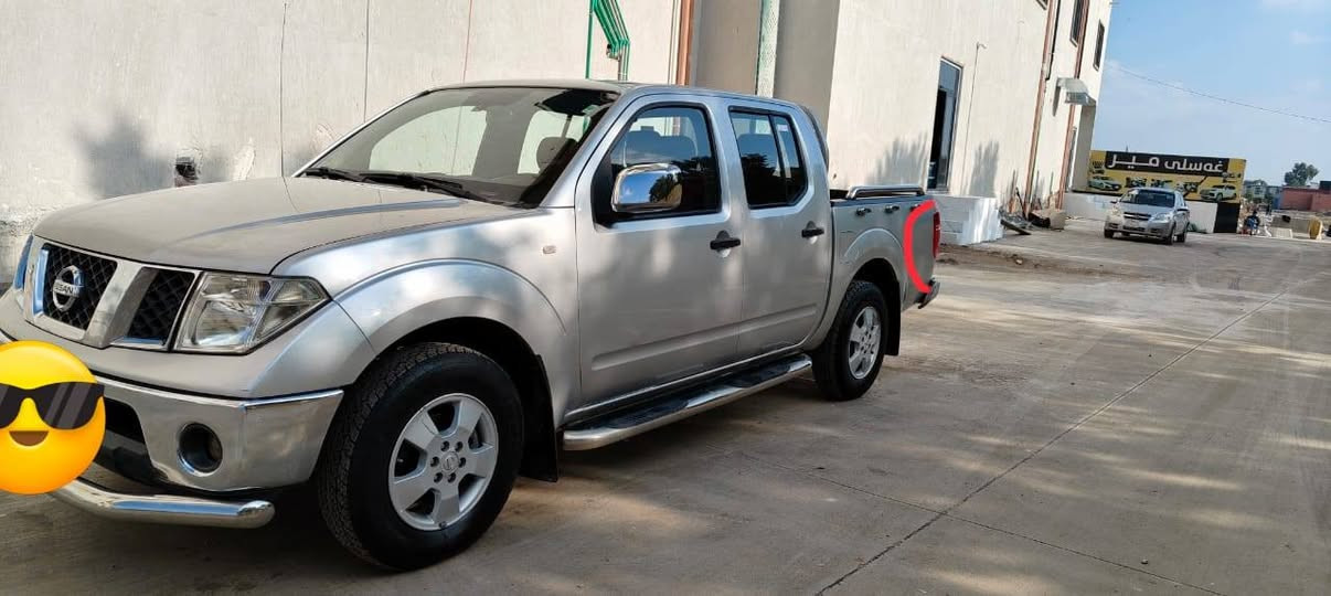 نیسان نافارا 2008 
گێرو مە کینە بە شە رتی فیتە ر 
بێ تە قە و ڕە قە 
دوو په ڵە ی بویاخە بی لێدران لە وینە کە دا دیاریم کردوە  لە گە ل چامە غی   پیشە وە سکن گوڕاوە بە رە ش 
بە ناوی خومە وە یە و سەنە وی تازە یە تا مانگی 5 2027 
سعری 87 وە رە قە و مجالیکی کە م 
*********** السليمانية, العراق
