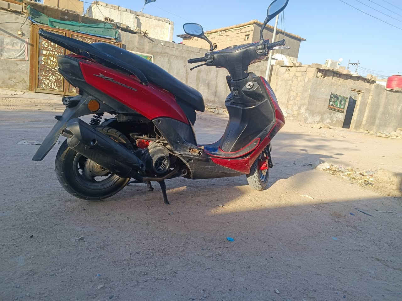 دراجة سكنس محرك ماكس مامفتوح كلشي شغال بيها السعر 550وبيها مجال رقمي***********مكاني خور الزبير
