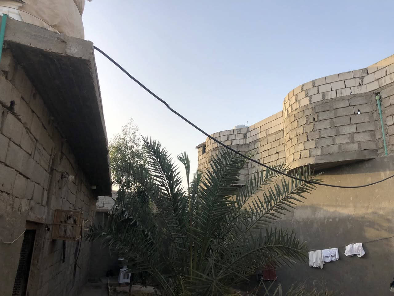 طابو زراعي بسم عراقي سند 25 يتكون ٣غرف ٤محلات عل شارع تجاري صحيات خارجيه وداخليه وحديقه واستقبال ومطبخ مساحته 365 لبيت بشارع الوسطي ببو الخصيب لاستفسار اكثر هاذ رقم ***********
