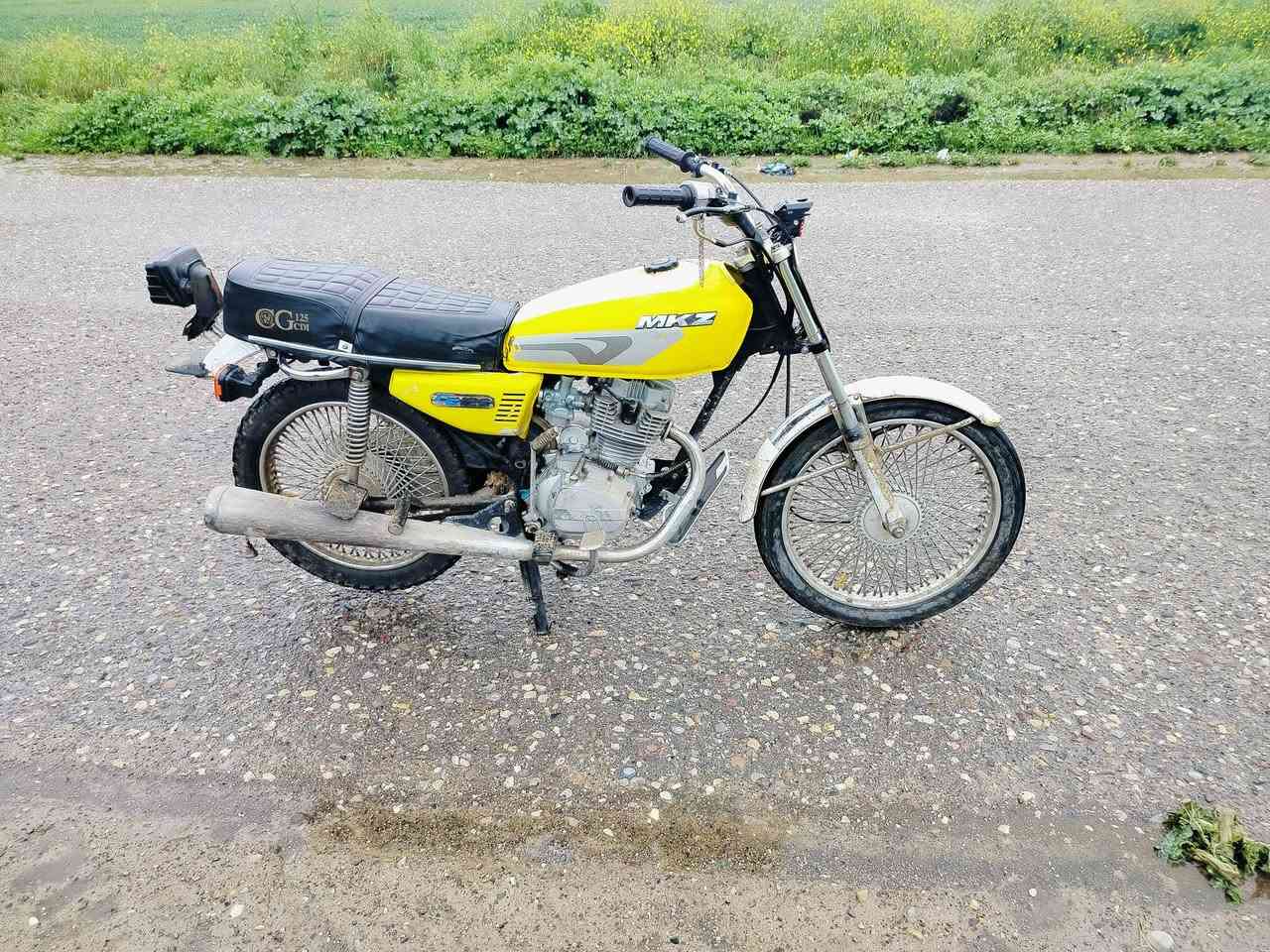 سلام عليكم دراجه للبيع اي نقص مابيها فقط دشلي مال سلف وسلف وكهربأياتها كلها شغاله محرك مابي شي شلعه ومعدل فول موديل 17 المكان ديالى خانقين قولاي السعر 300 بي مجال للاستفسار خاص او للاتصال *********** وبي واتساب
