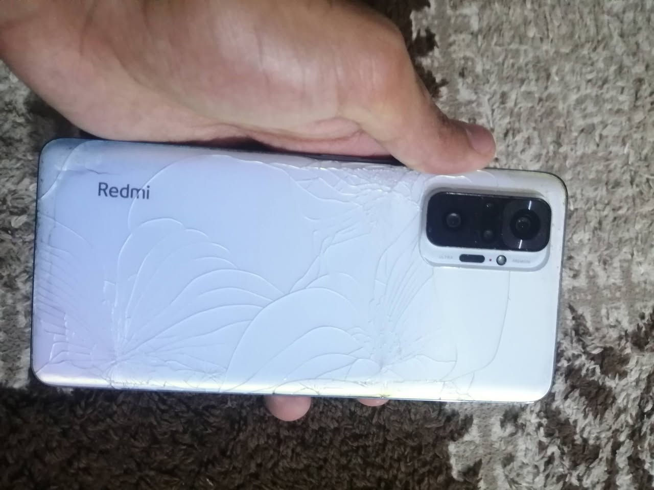 السلام عليكم خوان جهاز شومي 10 برو جهاز ذاكره 128 جهاز نضيف يدعم بال بوبجي 60 فريم جهاز ما داخل تصليح  بد بيه بس ضهر مكسر رايده 95 وبيه مجال رقم ويساب ***********
