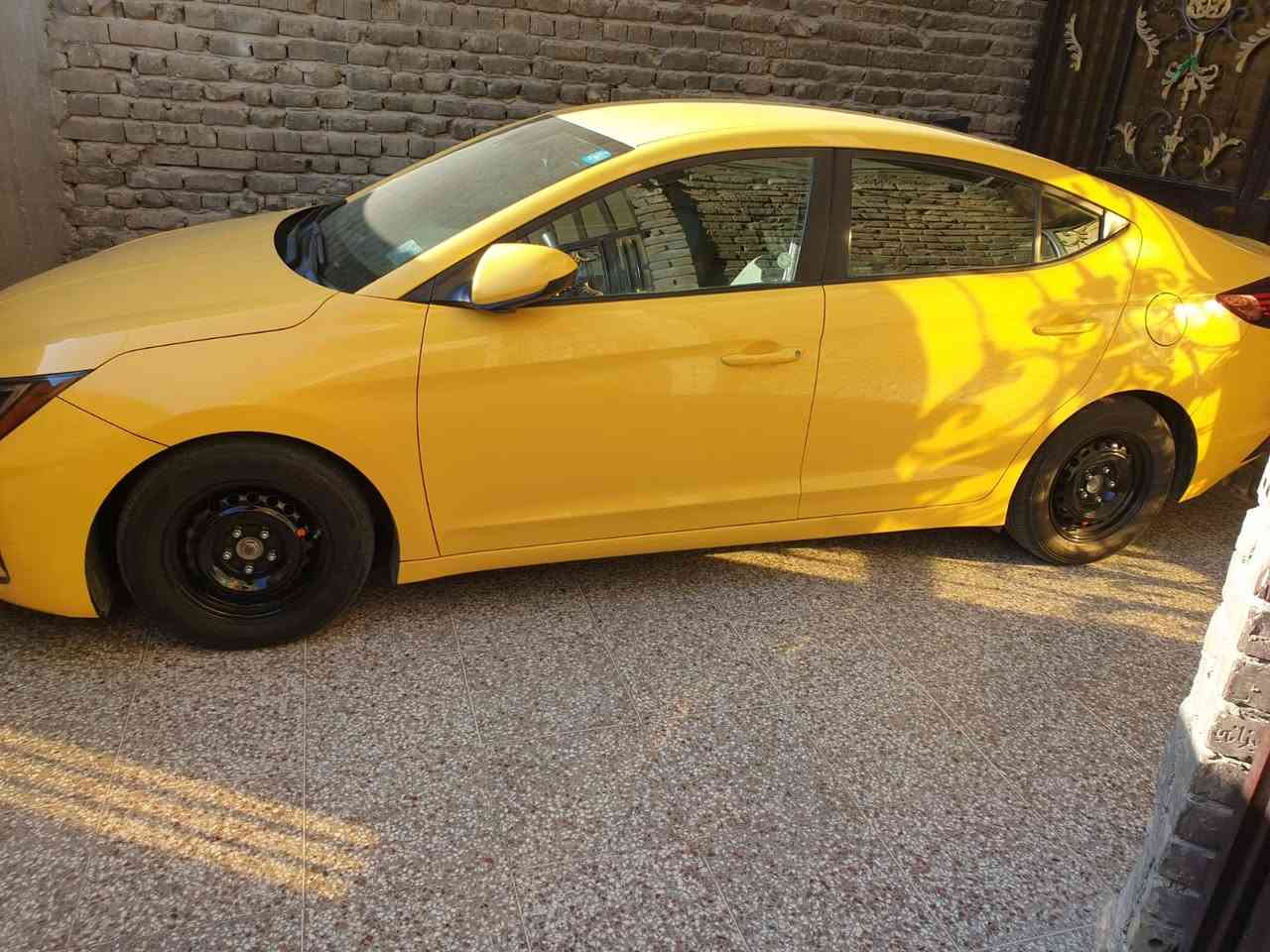 السلام عليكم ورحمة الله  مكلف بالنشر  الاتصال ع رقم صاحب السياره مباشر
النترا موديل 2020 سويج
مكينه 2000 دوش 
السعر $145 وبيها مجال
الممشى 120 مايل
رقم بغداد باسمي 
شاشه كبيره كار بلي 
 تحكمات ستيرن/كروز سرعه
تحديد مسار/مانع انزلاق
توقف ذاتي / رادار امامي وجانبي 
 مودات قياده 
مكينه وگير وتبريد كفاله
حادث السياه بسيط بدون لا تبديل ولا اي قطعه مفتوحه فقط الدعاميه
ايرباك فقط الدركه
العنوان/ بغداد مدينه الصدر
سياره جديده وجاهزه اي نقص مبيهه 
الاتصال‭
‭0770 856 7425
