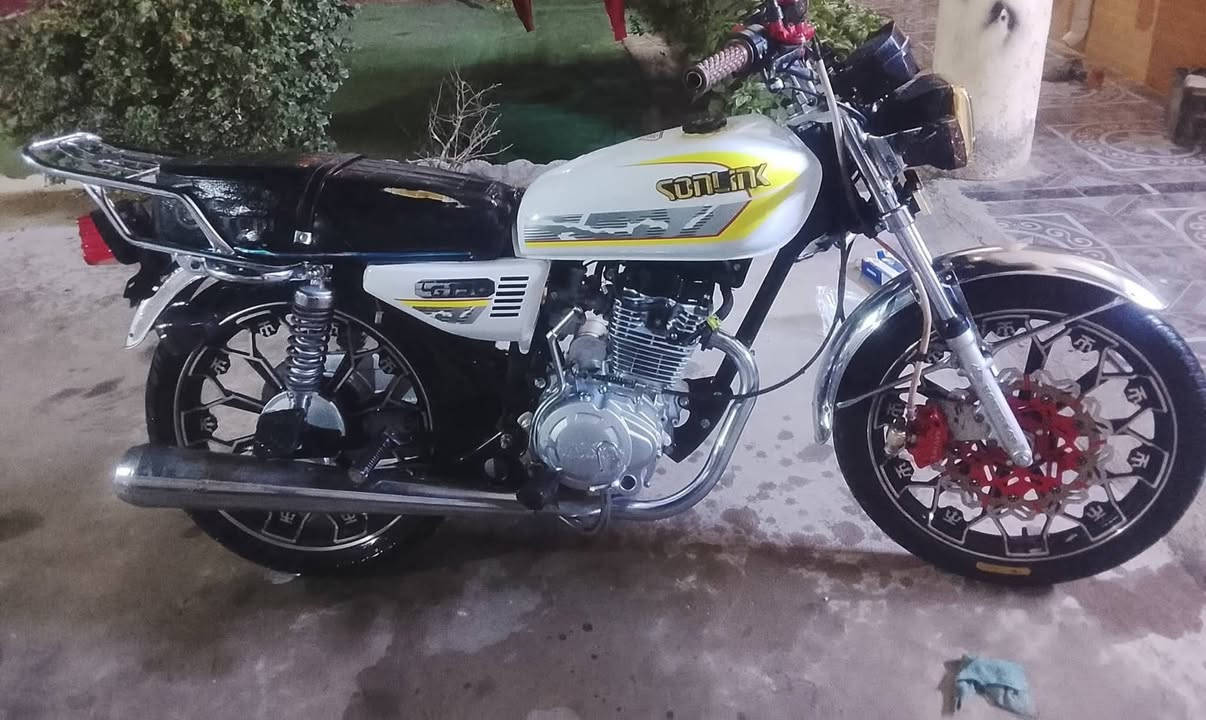 دراجه للبيع السعر 650 بيه مجال جديده كلش كهربائيات كله شغال س بأنه ممدوده عليه موديل 2024 مكفوله من كلشي ويا منافيس عنواني الرمادي حي ضباط ***********
