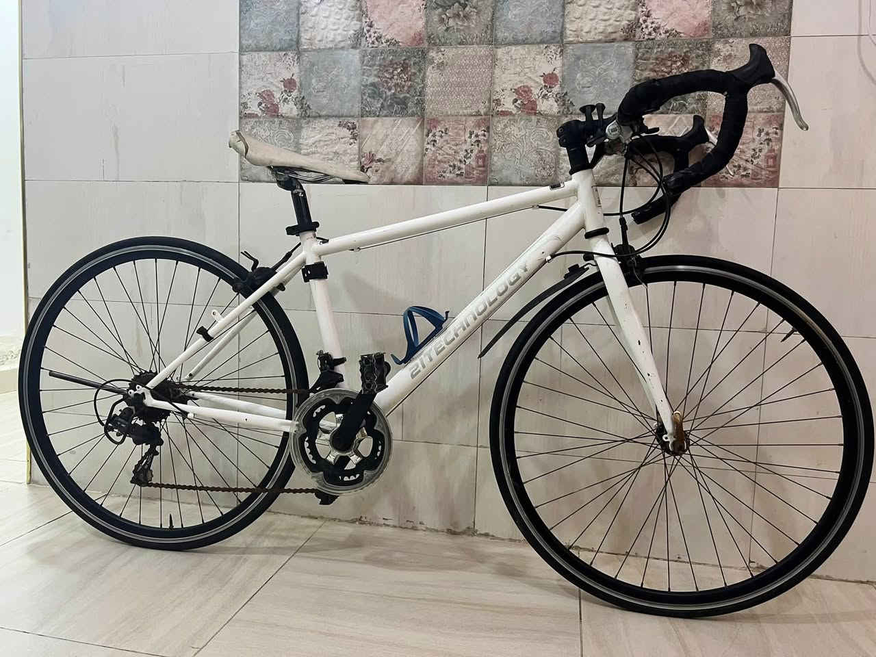 C700 بايسكل
الماركة معروفة
نظيف وكلشي بي شغال مكائن وكير وبريكات
السعر ١٢٥٠٠٠ وبي مجال بسيط
***********

