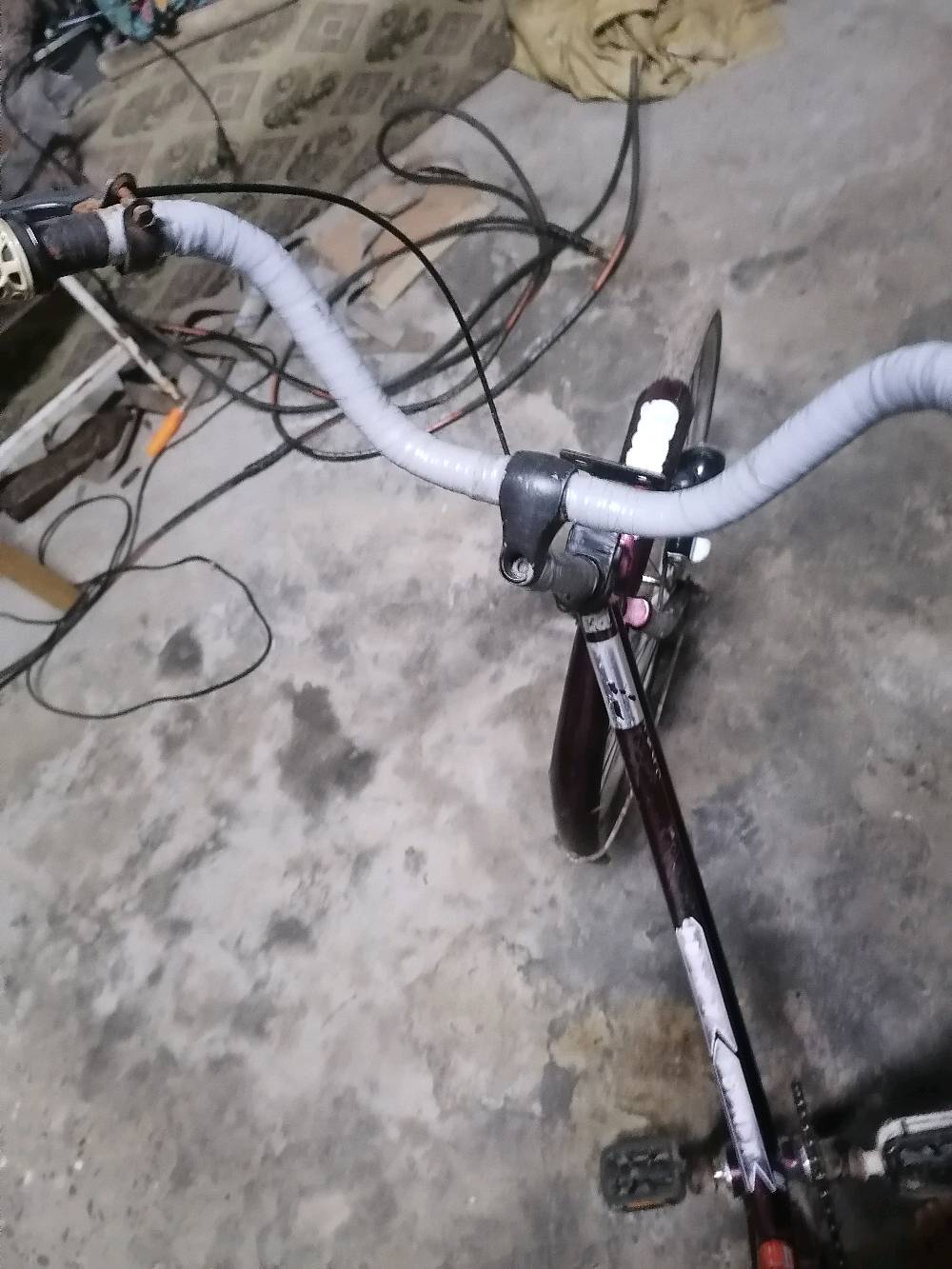 السلام عليكم عندي بايسكل للبيع بايسكل باله قح.موديل2010من امه مختم شركته سانتوس بس ممسوحه للاستفسار*********** سرج قلاب بايسكل نضافته85بالميه ستوني ذابله خزينه جديده كلشش.مكاني البصره الجزيره السعر75وبي مجال خير من الله