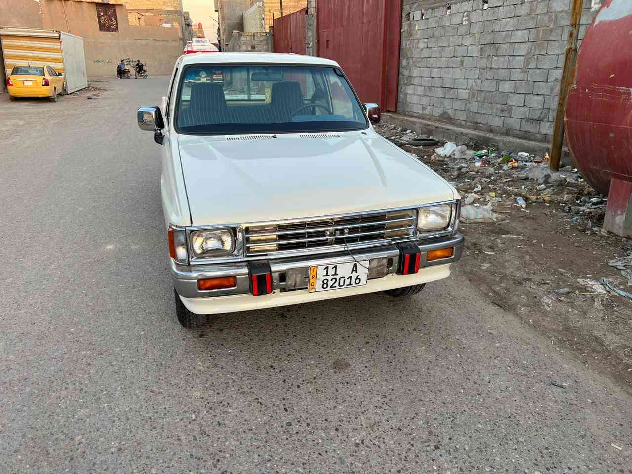 السلام عليكم 
بيكم تيوتا موديل ١٩٨٨ رقم بغداد انكليزي بسمي وهزه جديده سنويه لغايه ٣٠ مكينه كروسيده خمسه كير محرك وكير واكسل كفاله صدر امامي وخلفي جديد بريك اربع وياله كله جديد تخم تاير جديد تخم كهربائيات جديد سياره معمره جديد وصبغ عام
السعر ٤٥ وبيهه مجال
مكان السياره بغداد
الاتصال على الرقم
***********
***********
