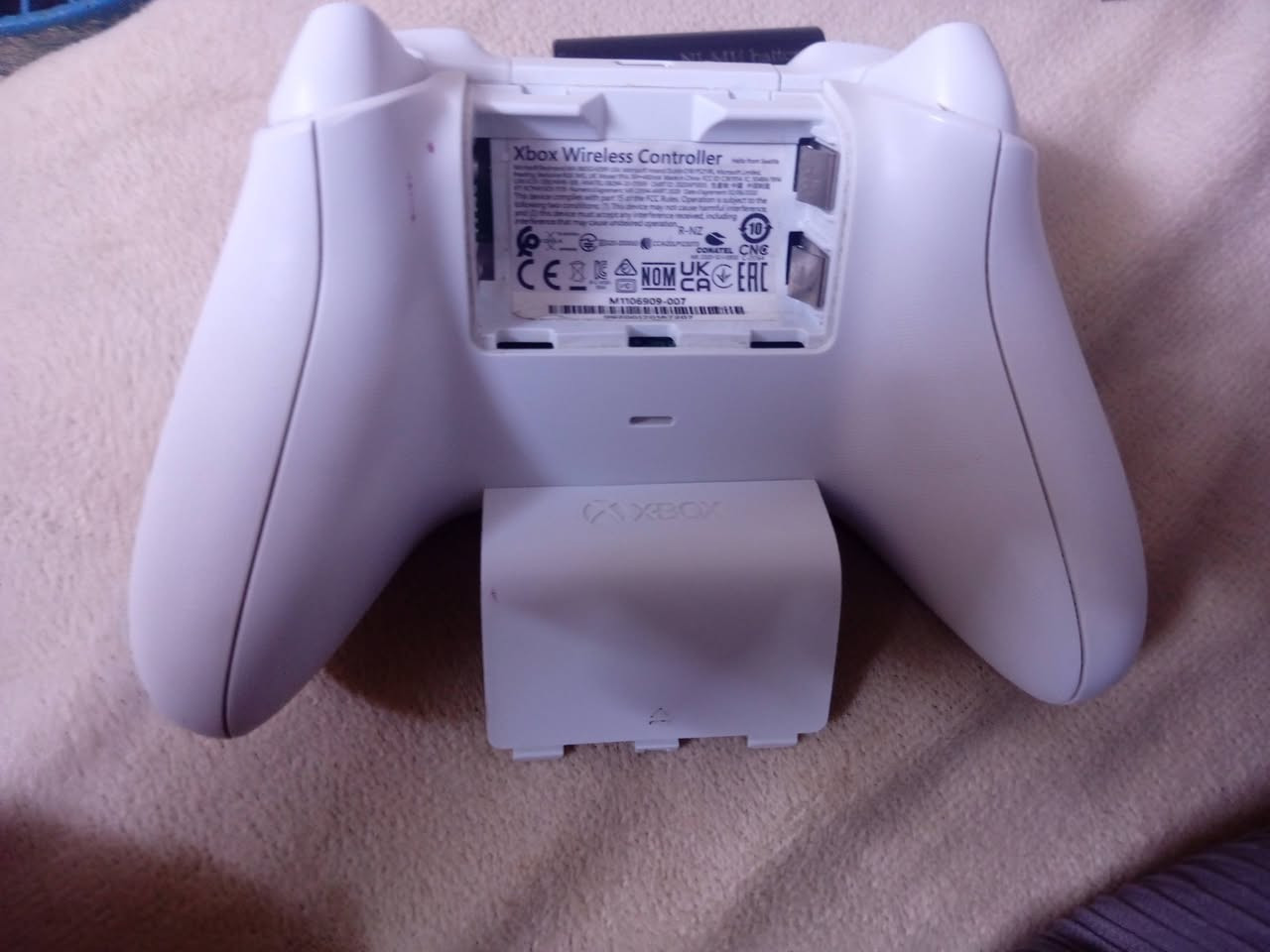 السلام عليكم Xbox ONE S
للبيع Xbox One S مع ملحقات كاملة 512GB
​الجهاز: نظيف جداً، مبدل هارد (شغال 100%).
​اليدات: عدد 2 (واحدة Series S الأصلية شغالة ونضيفة كلشي مابيها، والثانية ال ون تحتاج تصليح بسيط بالسهم الفوك).
​الملحقات: كيبورد كيمنك، ماوس كيمينج،ماوس باد، سماعة كيمنك محيطية، شاحن بطاريات Dobe مع بطاريات.
​واشتراك Game Pass Ultimate لمدة 3 أشهر 
والعاب بي
GTA V
NEED FOR SPEED 
BATTLEFIELD 4
Minecraft 
Prey
UNO
ONE LEAVES
UNRAVEL
سعر خاص تواصل واتساب او اتصل ***********
مكاني بغداد الزعفرانية
