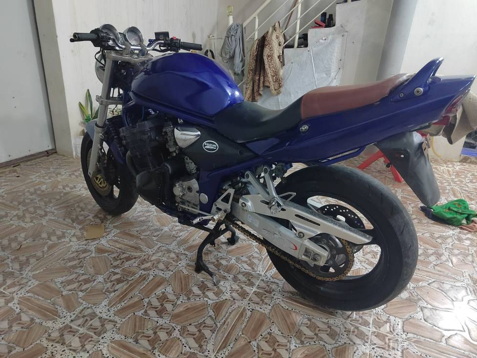 Suzuki bandit 750cc ماتؤرةيكي خاوينة  بئ عةيبة بةشةرتة تةنها كةورةي كرايتةوة مةكينةي كةبسة رةقةم تةلةفؤن *********** أربيل, العراق
