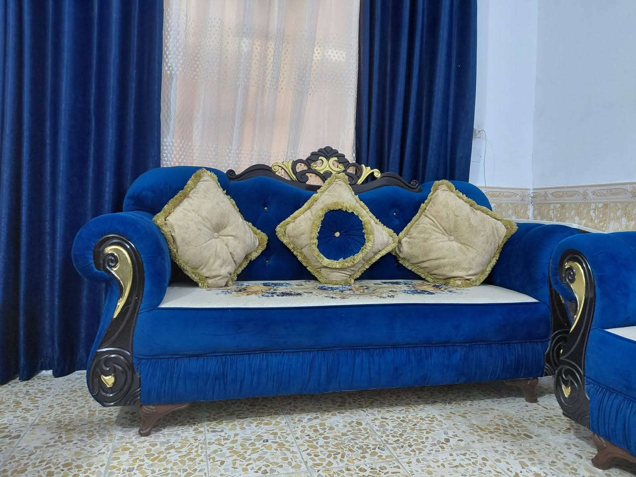السلام عليكم، تخم استقبال للبيع مكون من خمس قطع نظيف ومرتب مثل ما موضح بالصور ، مكاني بغداد الحسينية، السعر ٤٠٠ الف .
رقم الهاتف ، ***********
