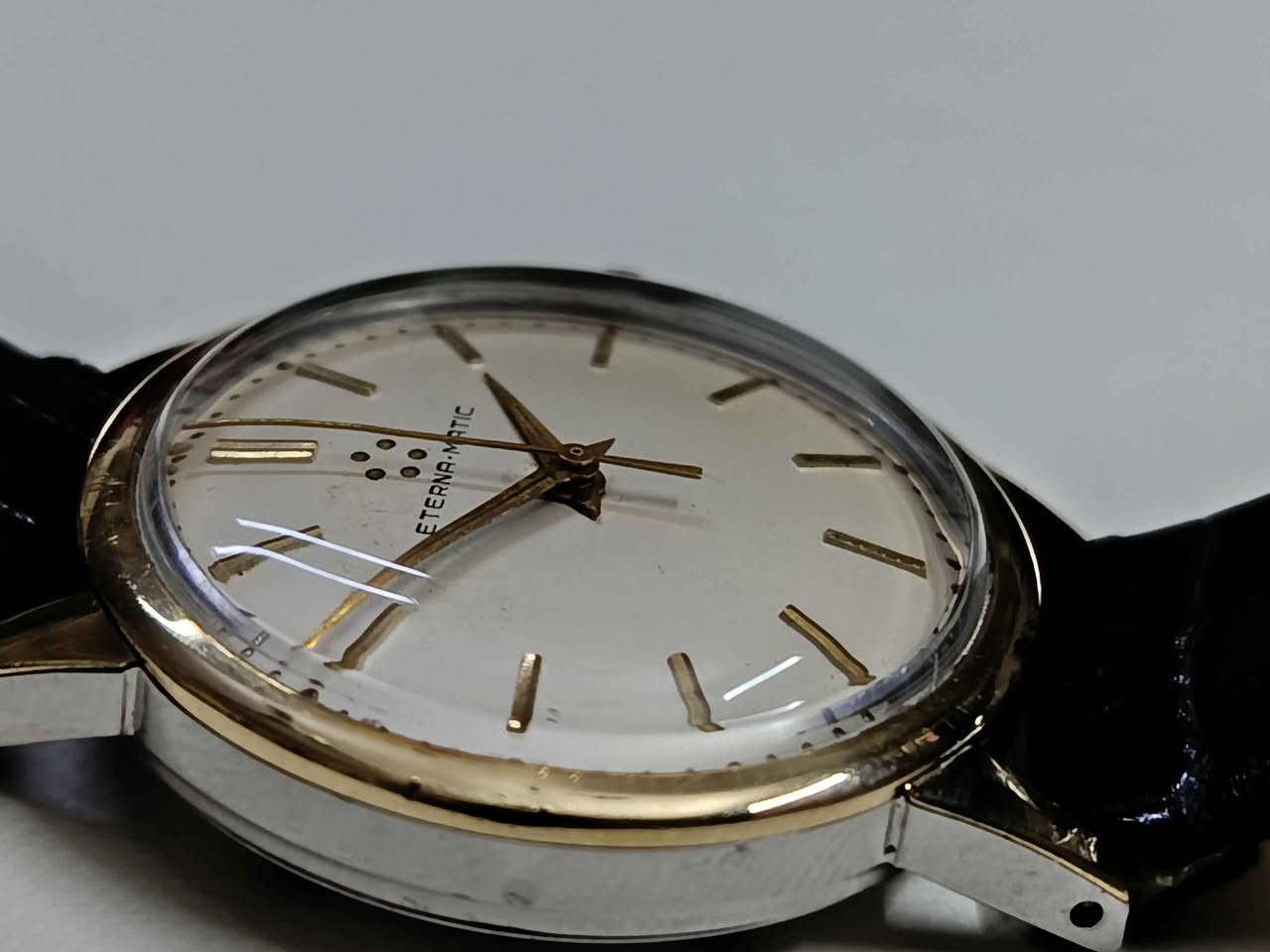 ساعة فنتج من الخمسينات
اتيرنا ماتيك اوتو
ذهب وستيل
34 ملم
نظافة جيدة جدا 
دكمة اصلي ماكنة معلم بغداد, العراق


**إذا كنت صاحب هذا الإعلان وتريد حذفه لأي سبب، رجاءا أرسل رسالة إلى الدعم الفني**