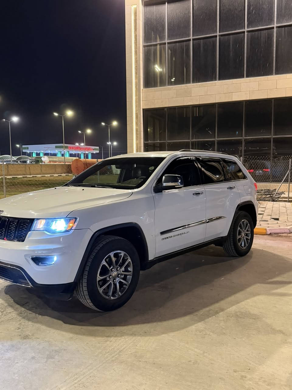 جيب لمتد موديل 2016 وارد امريكي
فول مواصفات 

شاشة جبيرة 

جنطة كهرباء 

تدفئة كشنات امامي و خلفي 

تحكم استيرن شفتات 

تخم تاير جديد 

هيترات بالمراية 

مراية قلاب 

اشاير بالمري 

ماشية 155 ميل 

استخدام شخصي 

حدادية امامي خلفي جديدة 

كشنات جلد 

الضرر جاملغ ايمن فقط صبغ امريكا 

صور الحادث مرفق 

السعر 235 $ و بي مجال 

بسمي سنوية جديدة

استفسار اكثر او على الرقم 

‭0775 122 8710‬
