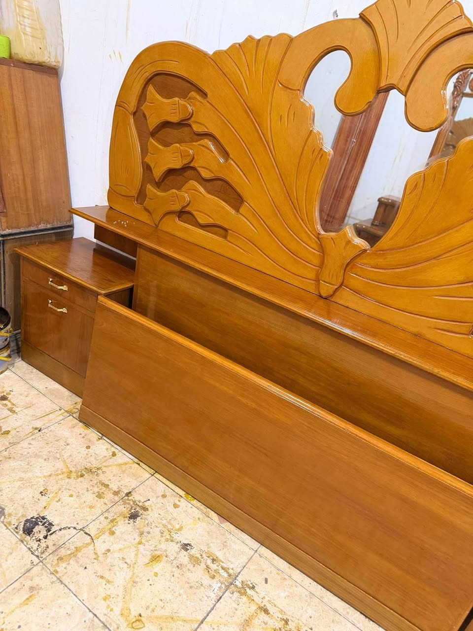 السلام عليكم✋
عرض خاص ومغري بس 125 الف👍 قفل 
توفر لدينا من تخت نفرين شغل درجه اولى توصي نقش عراقي 💥 
للاستفسار وتساب *********** مباشر🆕 ***********
ومستعدون لشراء الغرف النوم المستعمله و الكناتير 🌹
