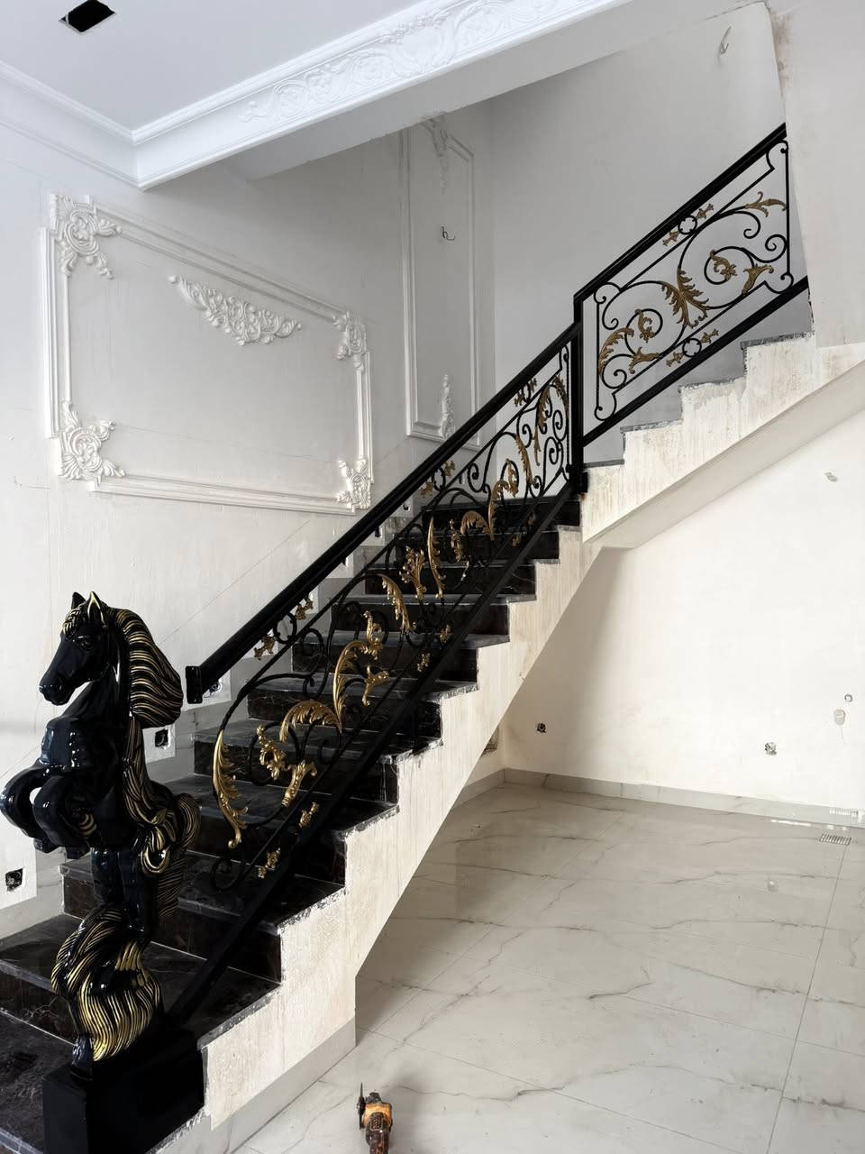 حداد أربيل  ديكورات  قمريات وابواب قرميد  كرفانات***********
