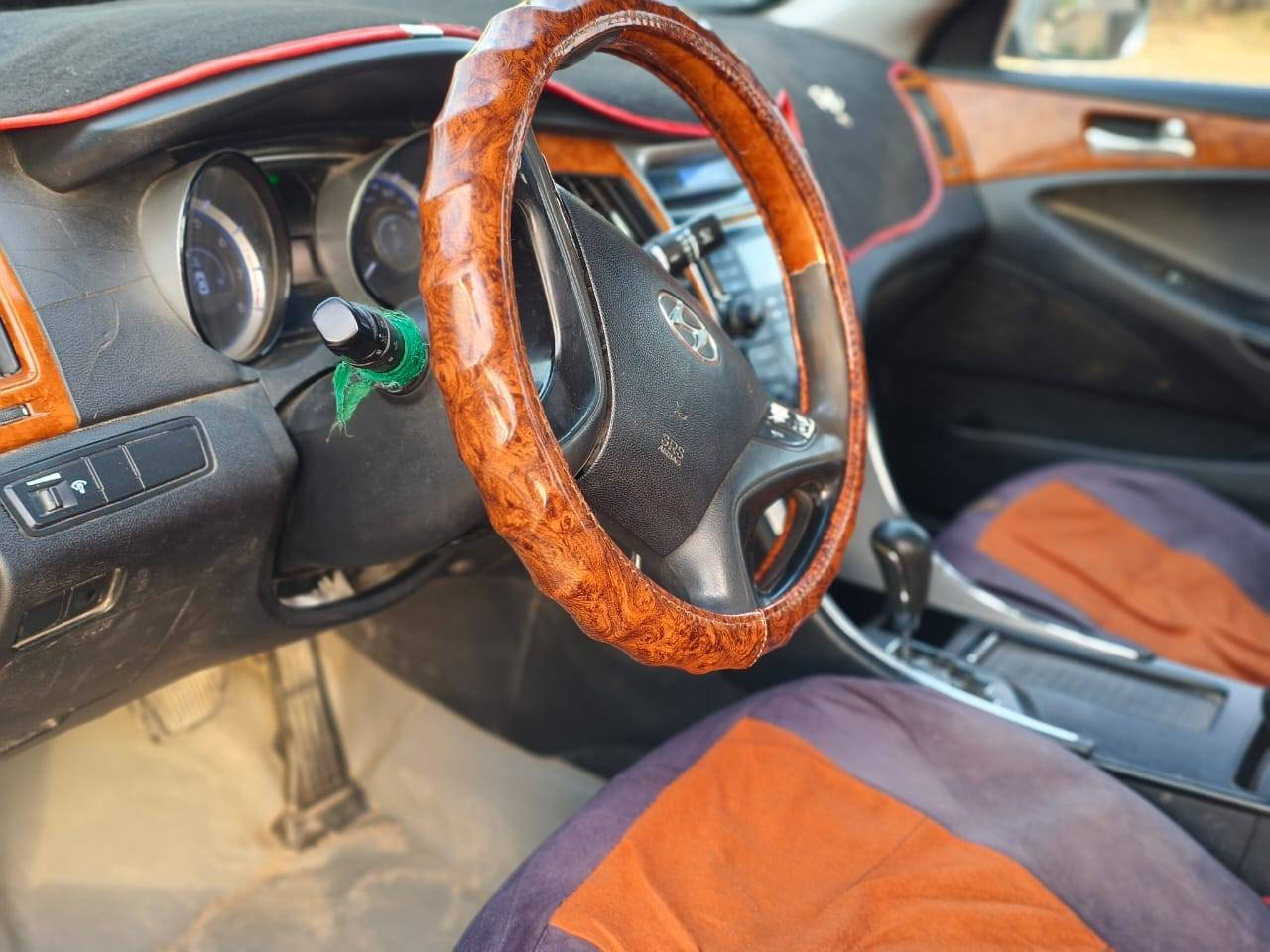 السلام عليكم سوناتا للبيع موديل 
وارد كوري مكينه دوش سياره جديده بيه فقط جراد 
رقم اربيل بسمي سنويه ل30 السعرب93 وبيه مجال بسيط 
‏‪***********‬‏
