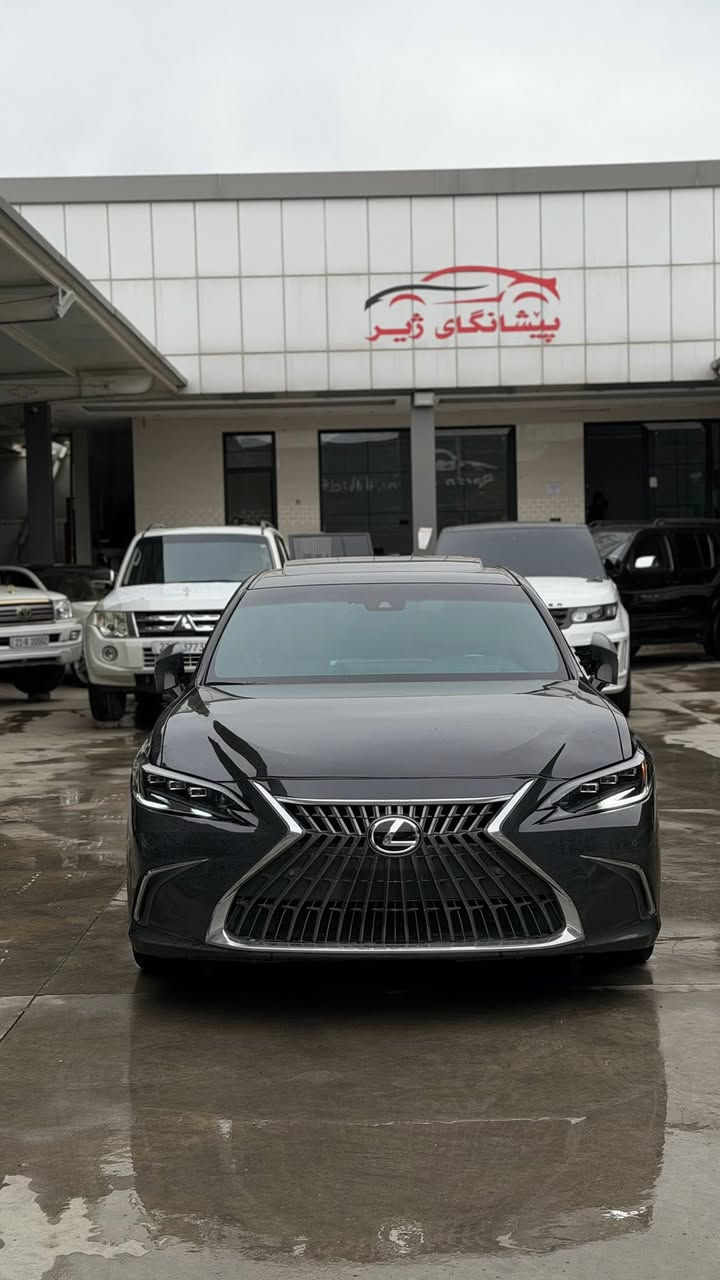 Lexus es 300 h 2025 هايبرد
السيارة فول مواصفات ١/١ 
ماشية 30,000 الف miles 
نوص بنت سبغ بدون ارباگ 
بعض من مواصفات السيارة 
كامره خلفيه  
حساسات امامي و خلفي 
رادارات امامي و وجانبي 
مثبت سرعة تفاعلي 
تدفئة تبريد كشنات مع خرن ميموري 
تدفئة ستيرن 
فتحة سقف 
داتا شو 
شاشة جبيرة نظام كار بلي وايرليس 
شحن لاسلكي  
مري شفط وكهرباء 
وبيها بعد هواي مواصفات معروفة 
السيارة جاهزة بدون نقص 
سعرها 320 وبيها مجال 
مكان السيارة سلیمانی 
سیارە بدون رقم ترقم رقم شمالی ای محافظە
***********☎️

58ADA1C13SU055695
