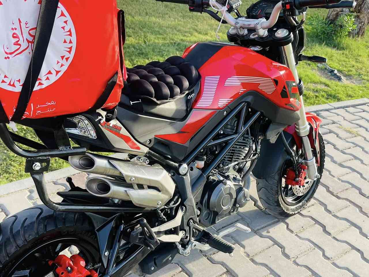 السلام عليكم 
حبايب الدراجة للبيع بنلي 135cc موديل 2025 رقم اربيل مميز التحويل شوكت ميريد المشتري اني جاهز امانه الله الدراجه ع ايدي نضيفة ميه بالميه مابيها اي نقص وتزويدات فول وكل قطعها بلادي مابيها اي تغير الدراجة وماشيه قليل جدا والسوبايه اصليه مالتها من عجلة الخليج وهدية وياها خوذه اصليه بلون الدراجه وسماعة خوذه والدراجه بيها تزويد لايت عالي ناصي ورماش ومقعد طبي وكفوف ستيرن الدراجه وصندوق دلفري كبير  امانه الله مابيها اي نقص وارجع اكرر الرقم مالتها اربيل مميز جدا السعر والتفاصيل ع رقم الواتس او الخاص 
 مكاني بغداد الرسالة الثانية ***********
