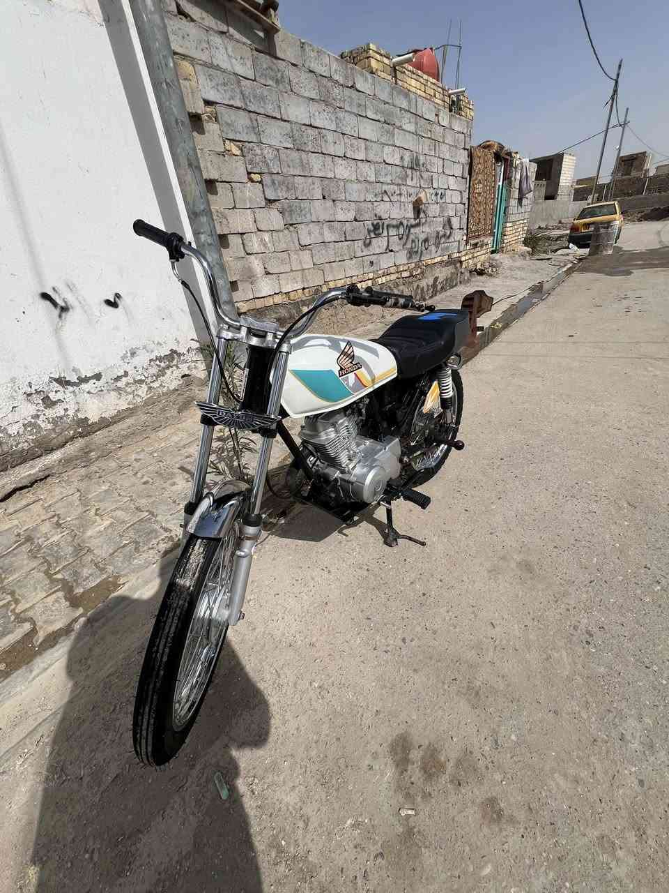 دراجه 21نامه شلامجه وكيله نوار الباشه
دراجه معاملته  مال المرور  كمله بس تصعده للهزا وتستلم سنويه ولوحات رسموم كله مدفوعه وكمله 

دراجه نضافته شوفت عينك تخم وياله وتخم تايرات جدد
معايزه شي دراجه 
مكاني دوانيه حي الجامعه 
سعره خاص مو شراي لاترسل ولاتعلق 

‏*********** 
خاص مفتوح
