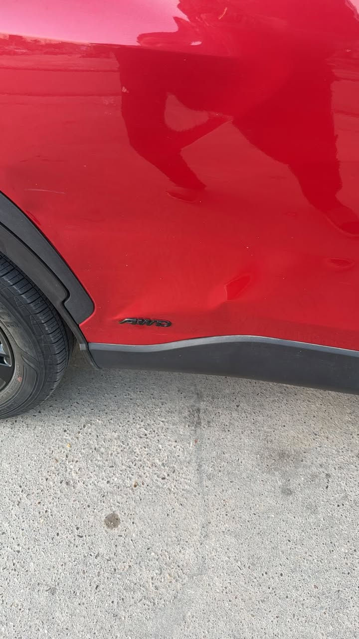 السلام عليكم للبيع كورلا كروس ❤️‍🔥
موديل ٢٤ 
مواصفات se بدون فتحة 
السيارة تو كلر احمر واسود 🖤❤️
ممشى السيارة 23.900 mil 
حادث السيارة :
جاملغ تبديل نفس الون بي شخوط شوية وبابين اليمنة بيهن رصعات يرجعن بارد مثل ما بالصور.
السيارة كلش حلوة احلى من الصور وما بيها نقص اي شي .
السعر 17:500$ وبي مجال قليل 
للتواصل : ***********
مكان السيارة الفلوجة.
