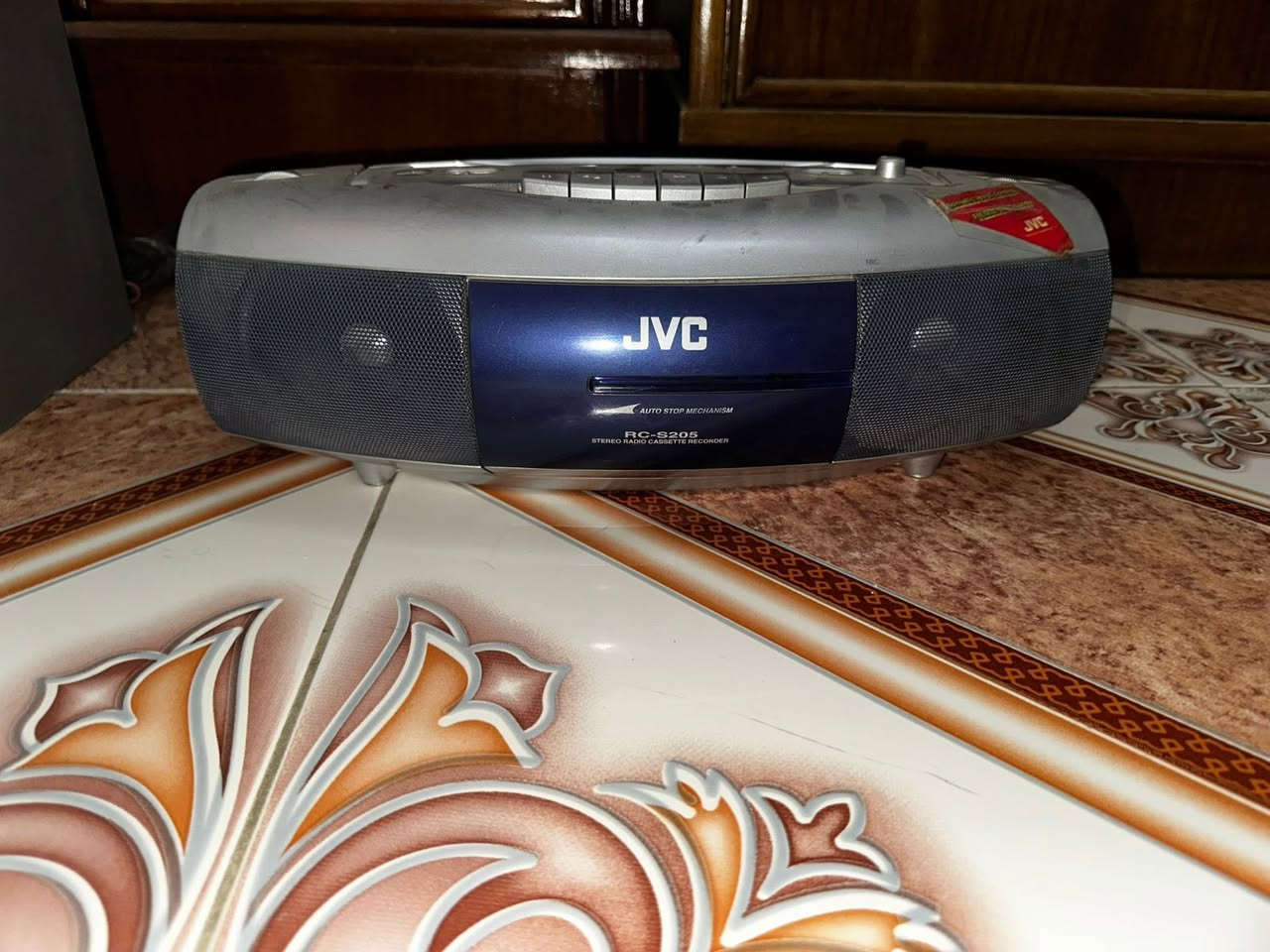 للبيع مسجل راديو LGجديد مع مسجل راديو jagsمع شاشة كاميرا شغالةLG


**إذا كنت صاحب هذا الإعلان وتريد حذفه لأي سبب، رجاءا أرسل رسالة إلى الدعم الفني**