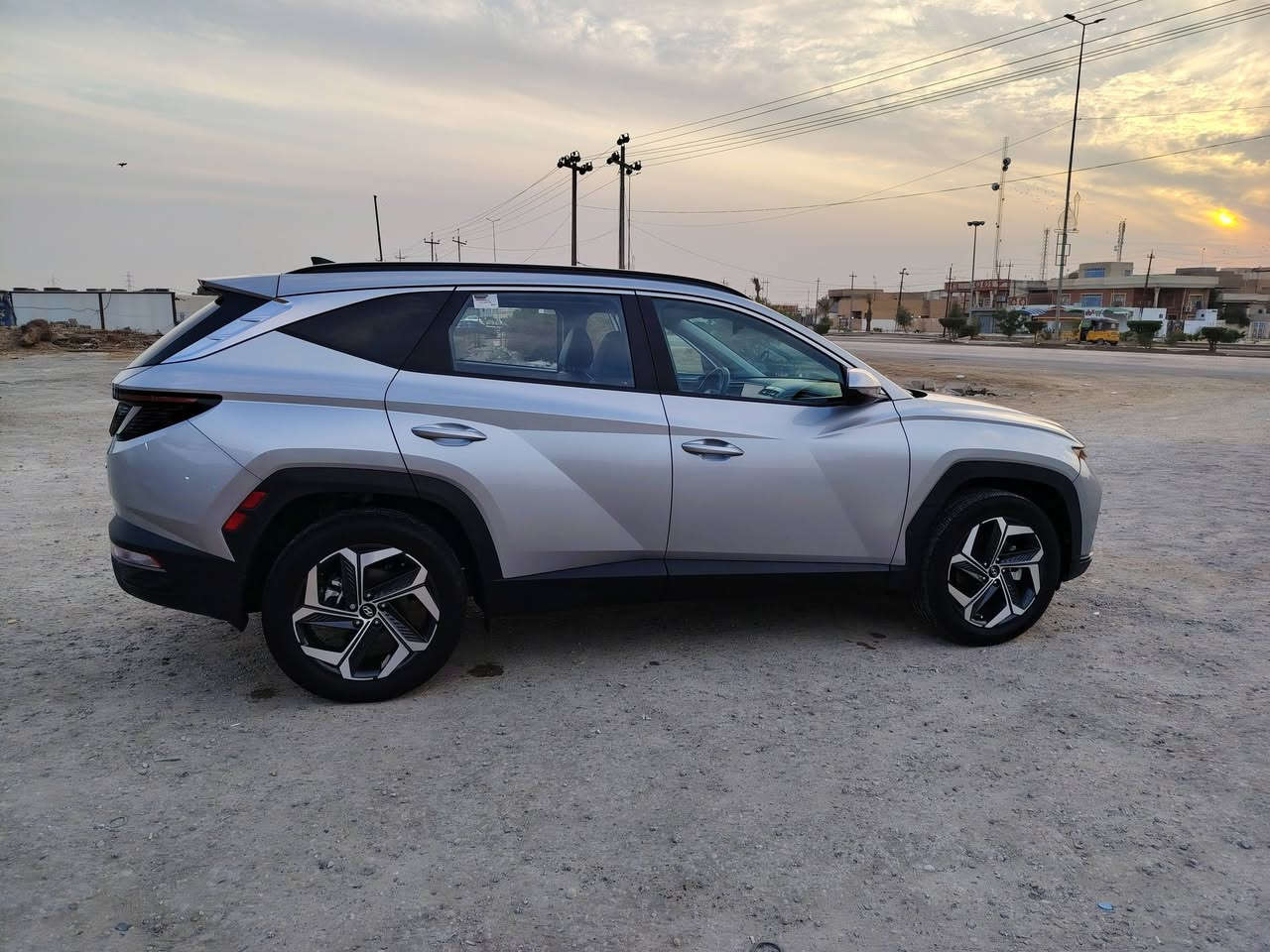 توسان 2024 فول مواصفات  حادث  فقط خشم البنيد بدون ارباك بدون اي ضرر اخر صورة الحادث منشورة مكينة2400 قبل 4 اشهر من دخلت العراق عمرتها  بالعراق   دخلت على كتاب شهداء بأسمي  سعرها 195  الاتصال ***********
