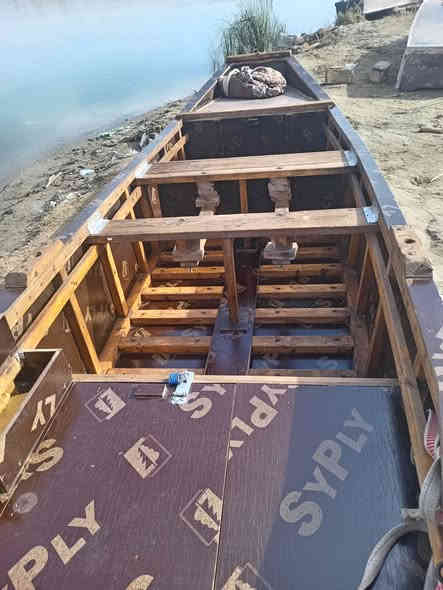 بلم مصطره جديد للبيع يشتغل ع ٣٠ وعلى٤٠. خشب اصلي
هيت ***********
