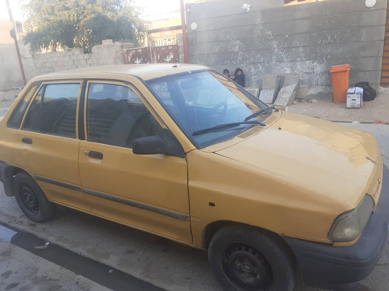 السلام عليكم سيارة موديل ٢٠١٣ سيارة خير من اللة كير ومكينة وكشر كدامج بيها صفحة من البراكيت معمرة احسن من البلادي رقم انكليزي باسمي السيارة السعر ٣٢ مصفرة هيئة وغرامات تحويل ثاني يوم من ايدك للشارع تخم تاير جديد الاتصال *********** بغداد الرصافة
