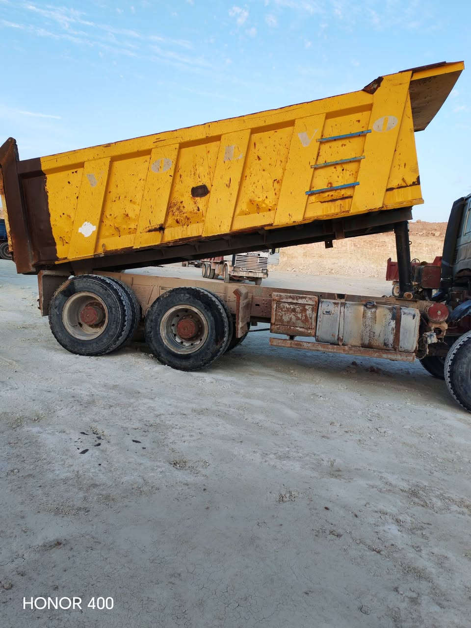 بدي للبيع الطول 5 متر و 70 السعر 20 ***********٤
