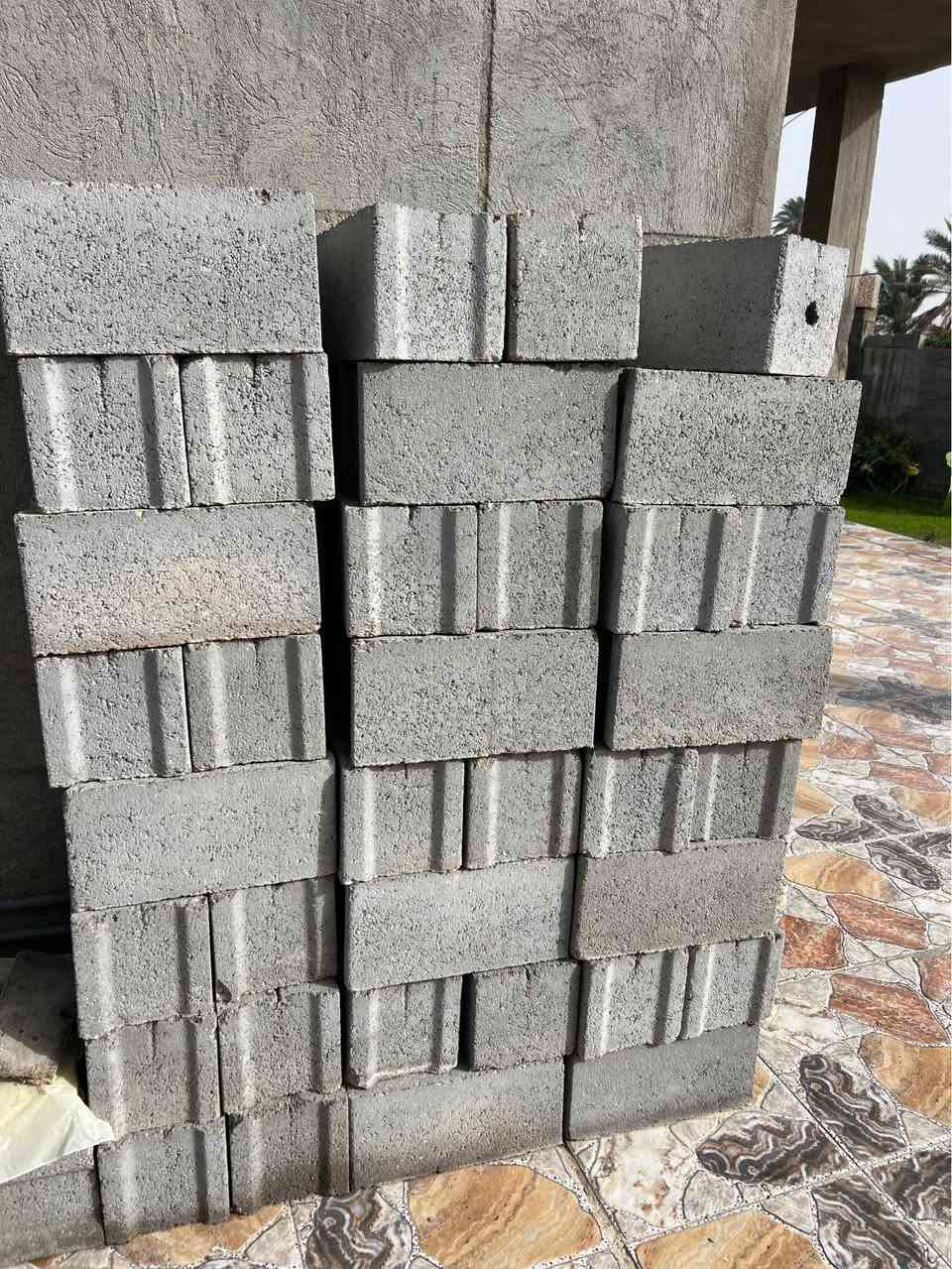 عندي اغراض للبيع ثلاجة (نوع ريم ) ناقصها بس غاز  وعندي 87 بلوكة وعندي حديد ما مستعمل ستاندر 7 شياش حديد 
وعندي باب  
الثلاجة سعرها 70 الف حيل نضيفة 
البلوكات سعرهن 40 
الحديد سعره 50 الف 
 الباب سعرة 40الف 
*********** الرمادي, الأنبار
