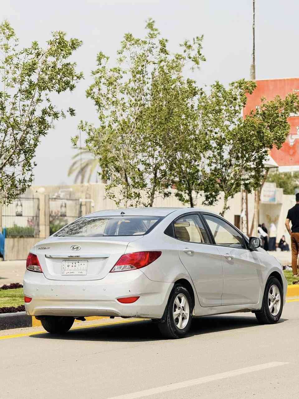 السلام عليكم
اكسنت2015 خليجي 
كفالة عامة من الصبغ والتبديل 
بيها بارد قليل كما واضح ب السونار 
كير والمكينه كفاله عامه من كلشي 
تايرات جديده 
باتري جديد 
السيارة جديده و متعوب عليها 
السياره رقم بغداد بسمي مميز 
السعر ٨٨ وبيها مجال 
لاستفسار ***********
العوان بغداد
