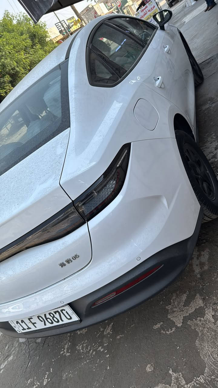 السلام عليكم للبيع سيارة BYD سيل 5  زيرو موديل 2025 مرقم  بغداد باسمي داخل ابيض تحويل ثاني يوم السعر 19 مليون و 300 الف دينار متواجد في بغداد اليرموك شارع المسبح 4 شوارع للاستفسار الاتصال على الرقم ***********
