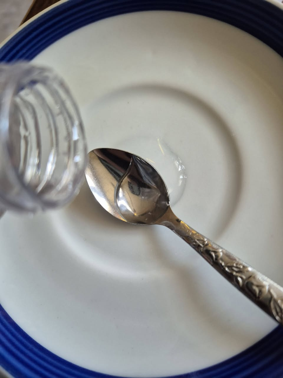 خلي احجيلكم تجربتي الشخصيه ويه هذا شامبو الشيب 
اني اكره صبغ الشعر الأسود الي من بعيد يبين ذاك وينه مصبوغ اسود فاحم اليكول عبالك صبغ احذيه تكرمون ردت شي طبيعي وبنفس الوقت مايأذي الشعر جبت من هذا كتجربه شخصيه  اليه موللكوزمتك  طبعا الكارتونه بيها علبه شامبو وعلبه بروتين للشعر 
ثنيهن تخلطيهن سوة بمقادير متساويه وتستعمليهن بحيث من تكملين ولاعبالك صابغه لاشعر يخشب ولاييبس الشعر لان وياه بروتين مغذي والشغله الثانيه الحلوة ميبقه هواي يعني ربع ساعه ودخلي غسلي وتلكين نتيجه سواد طبيعي يجنننننن سعر العلبه ب١٠ والعلبه بيها شامبو والبروتين سوة
اكثر وحده تتفاعل تفوز كل خميس وحده تفوز


**إذا كنت صاحب هذا الإعلان وتريد حذفه لأي سبب، رجاءا أرسل رسالة إلى الدعم الفني**