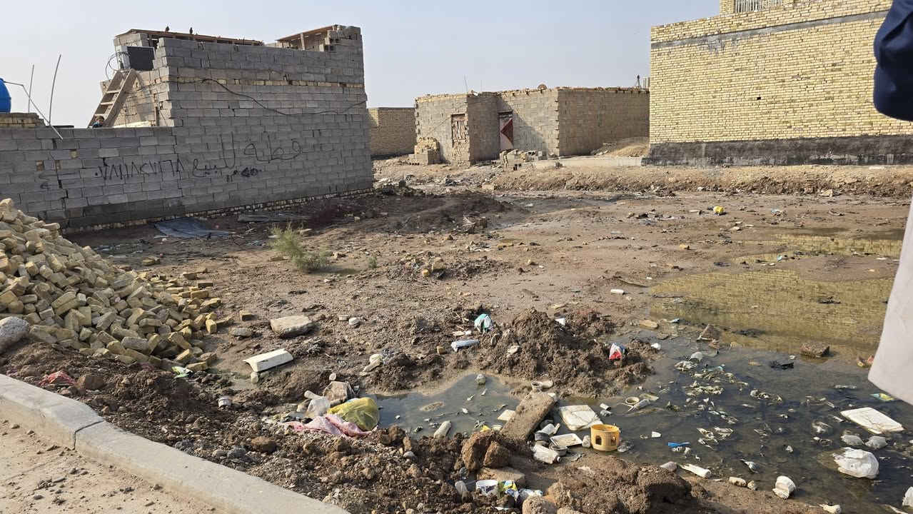 سلام عليكم قطعه ارض للبيع
المساحه 150 متر . جميع الخدمات كهرباء مجاري 
العنوان المجبس حي الصدر 
رقم الهاتف ***********
