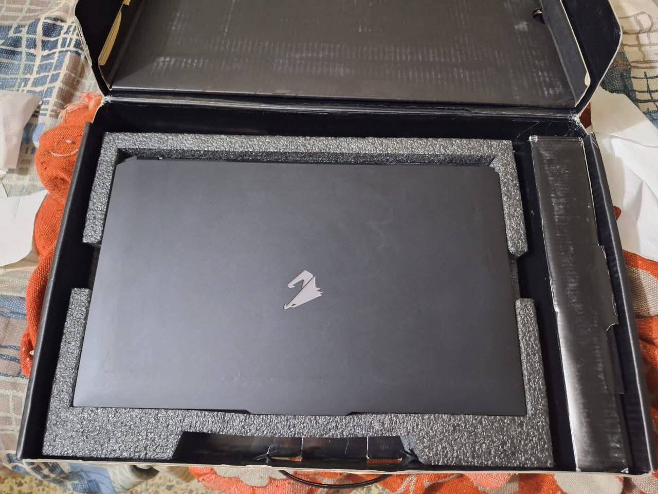 مستعمة نظافة 99٪ استعمال مو اكثر من اسبوع نظيفة فول شرط تجيني اذا مو فاناتها وفيشها مال شركة نظافتها فول كروة رجعتك علية شرط جايب فلوسها وياك مو لعب اطفال. 
عيبها الوحيد خدوش ما تنشاف بالعين ولا تتصور بالكاميرا ناعمة جدا بغلافها الخلفي او ال up cover. 
البراند aorus
الشاشة 17.3 360hz ips 72% ntsc 1080 1920
المعالج i7 12700h Turbo 4.7ghz
كرت الشاشة Rtx3070ti 130w (( فئة ti  اعلى من 3080 بالفيجرات اما بالأداء ينافسه)) 
الرام 16GB
الهارد 1gbssd
الكيبورد rgb ui كيبورد بلد من اجمل الوان الي تخلت بلابتوبات الكيبورد انجليزي
النظام Windows Home 11

رقمي *********** راسلني وتساب

السعر مليون ونصف والسعر قفل. عرضتها بهلكروب قبل شهرين ب مليون و ٨٠٠ وما كدرت ابيعها وهسة خفضته لل
1,500,000
