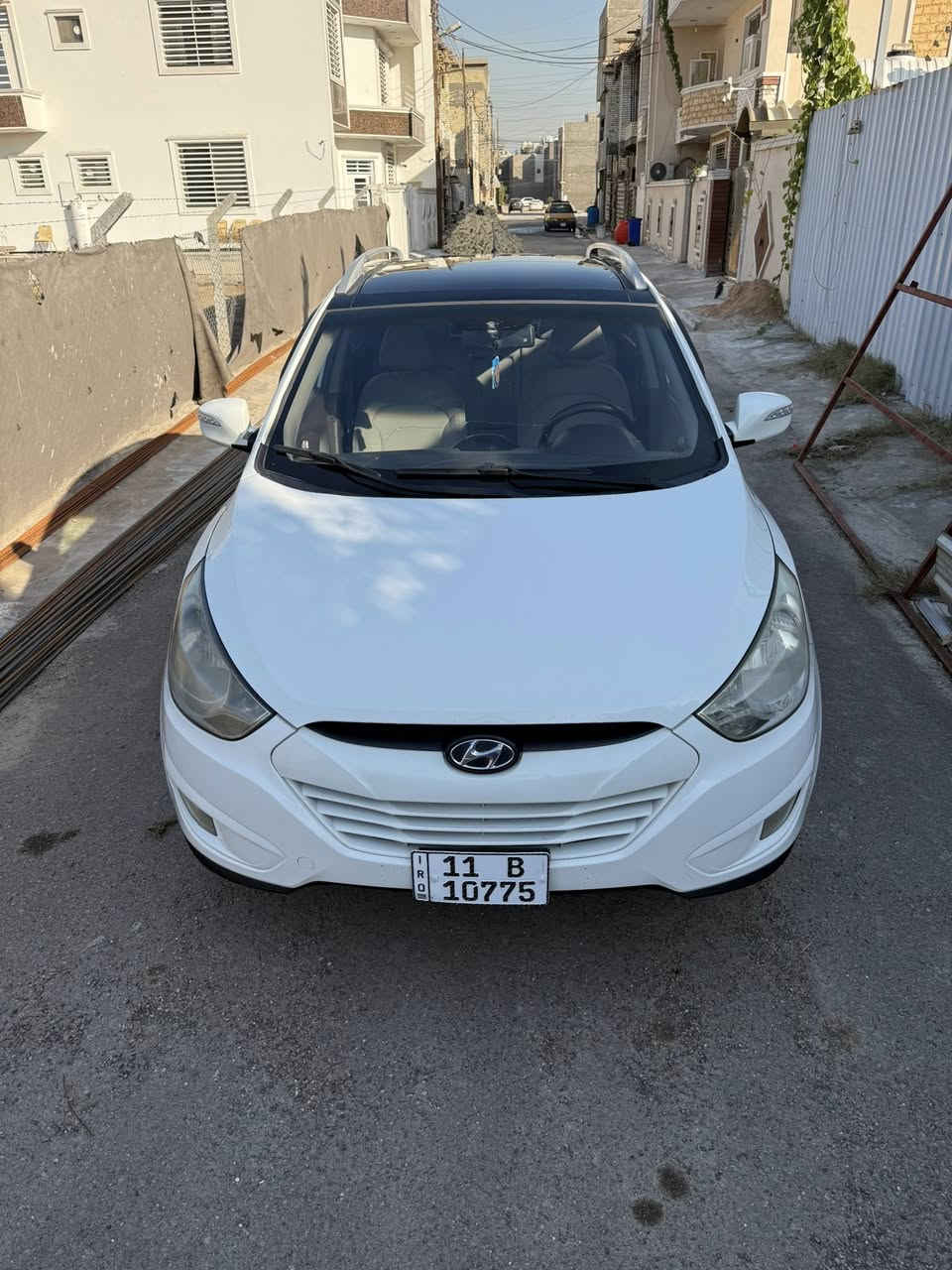 السلام عليكم 
توسان 2011 رقم بغداد 
بيها مكانات بارد وصبغ جزء بالباب الخلفي عكس السايق فقط
السياره بأسمي السعر 134 وبيها مجال بسيط
مكاني بغداد الدوره للاتصال ***********
