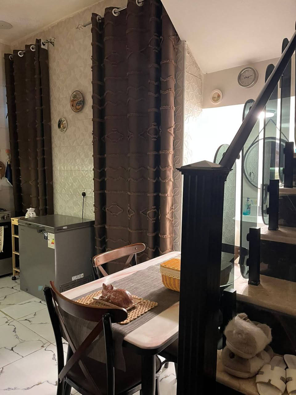 يعلن مكتب ركن الباديه للالعقارات عن بيع دار مساحه 40 متر واجه 5 وربع الموقع بغداد الجديده شارع المسبح مقابل مطعم مروان الاستفسار الاتصال على الرقم *********** واتساب مكتب ركن الباديه للالعقارات
