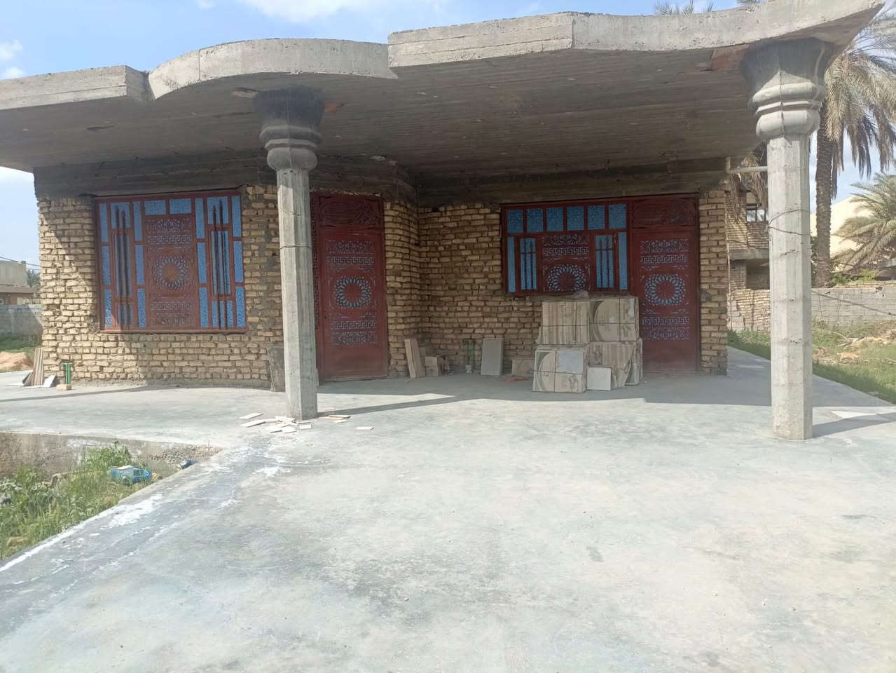 السلام عليكم دار للبيع المساحه الكليه 700 متر مساحة البناء ٢٠٠ متر في التاجي قرية البطه سند الأرض طابو صرف زراعي للاستفسار الاتصال على الرقم التالي ***********//***********
